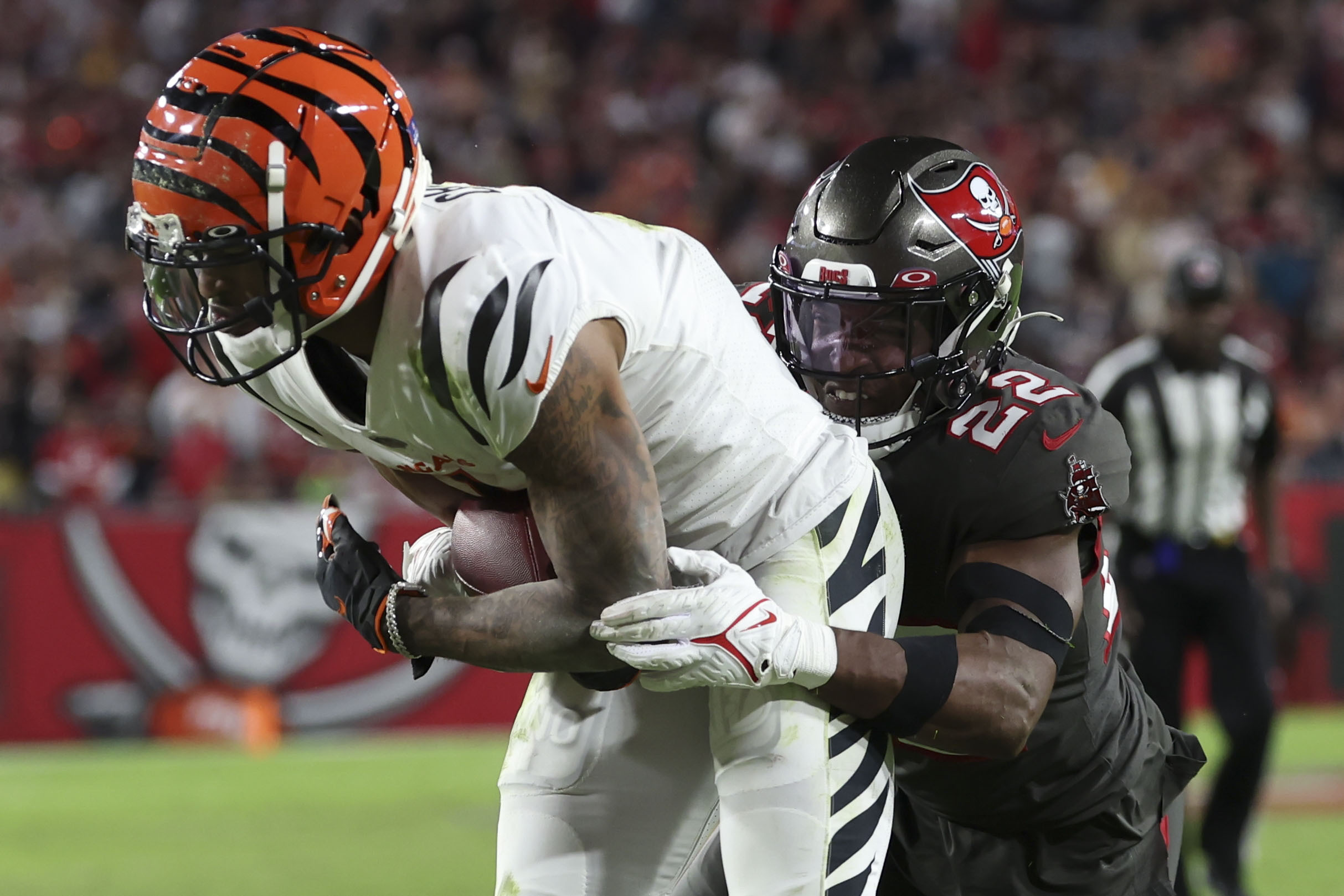 Burrow throws for 4 TDs, Bengals rally past Buccaneers