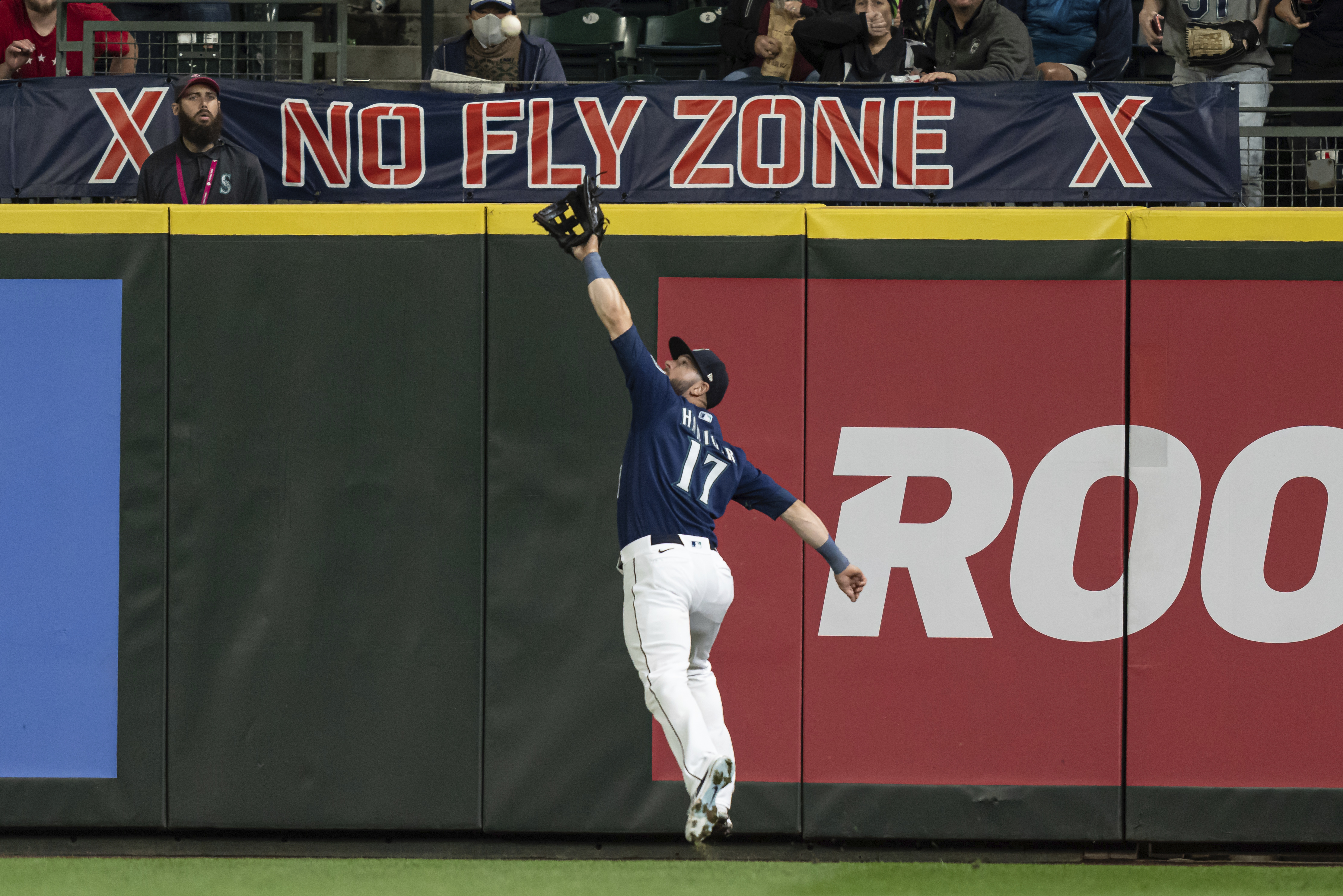 Mariners outlast Rangers in 11, close in on playoff berth – KXAN