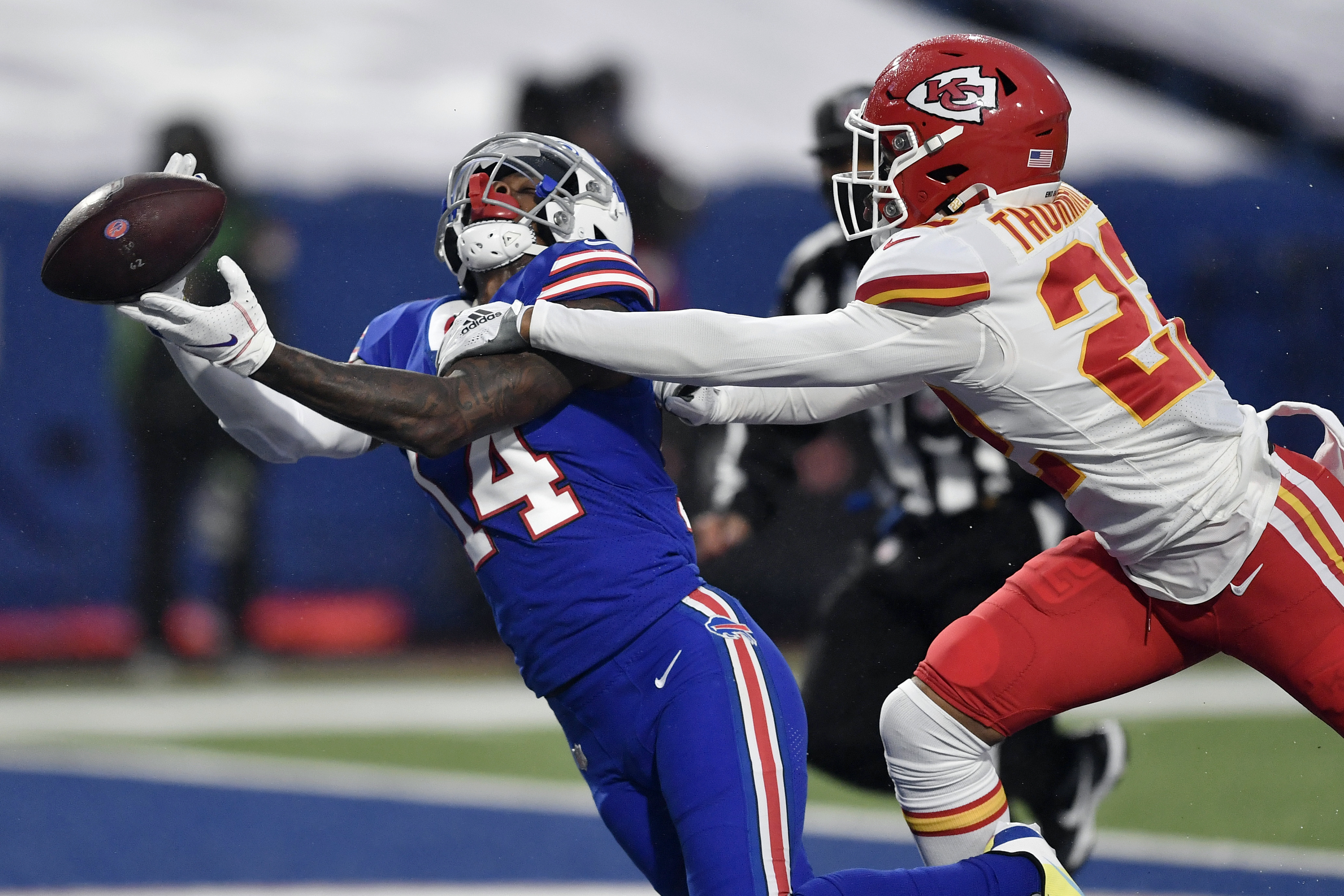 Chiefs, Edwards-Helaire run away with 26-17 win over Bills - Red Deer  Advocate