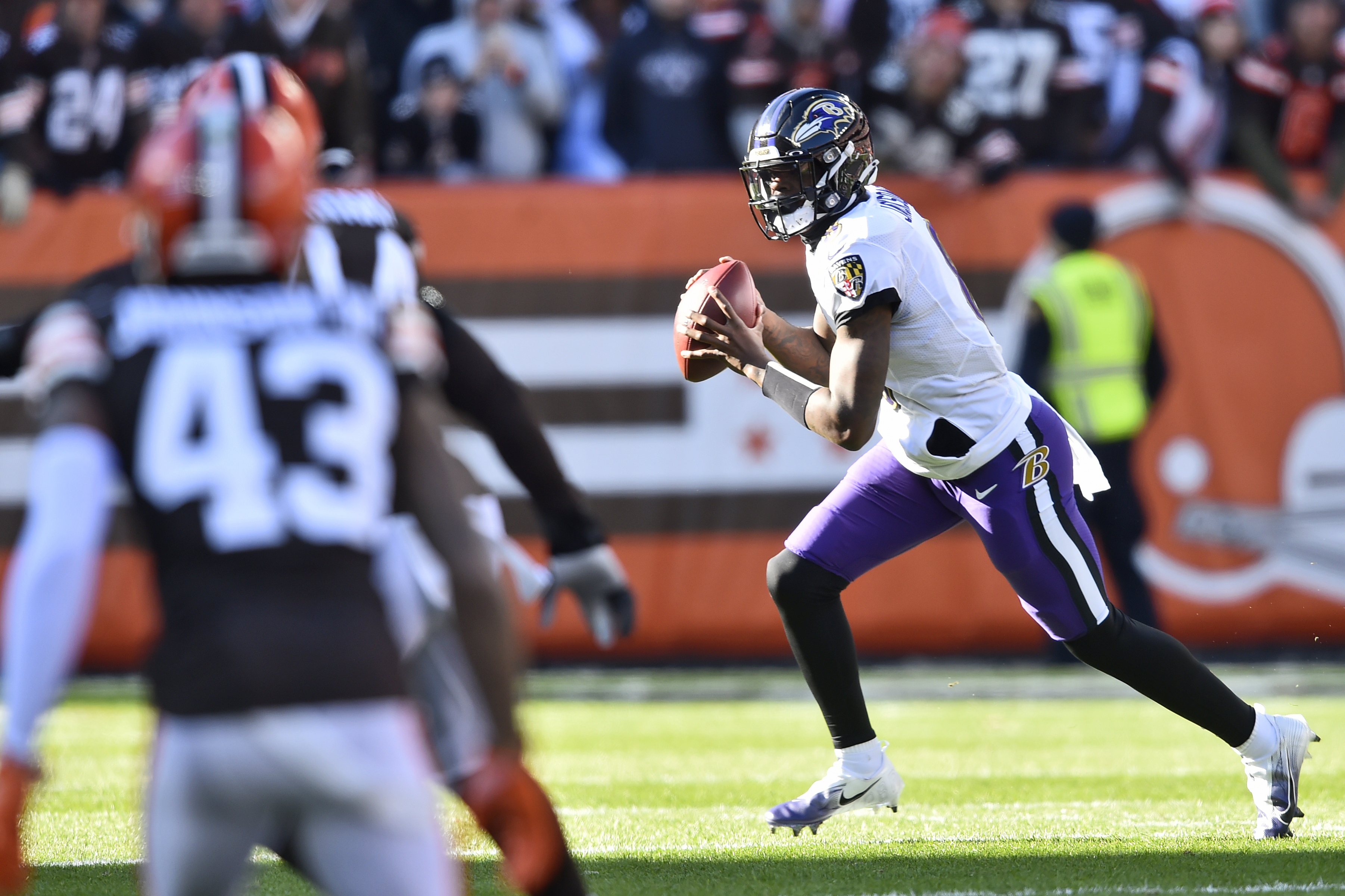 Lamar Jackson carted to locker room after ankle injury