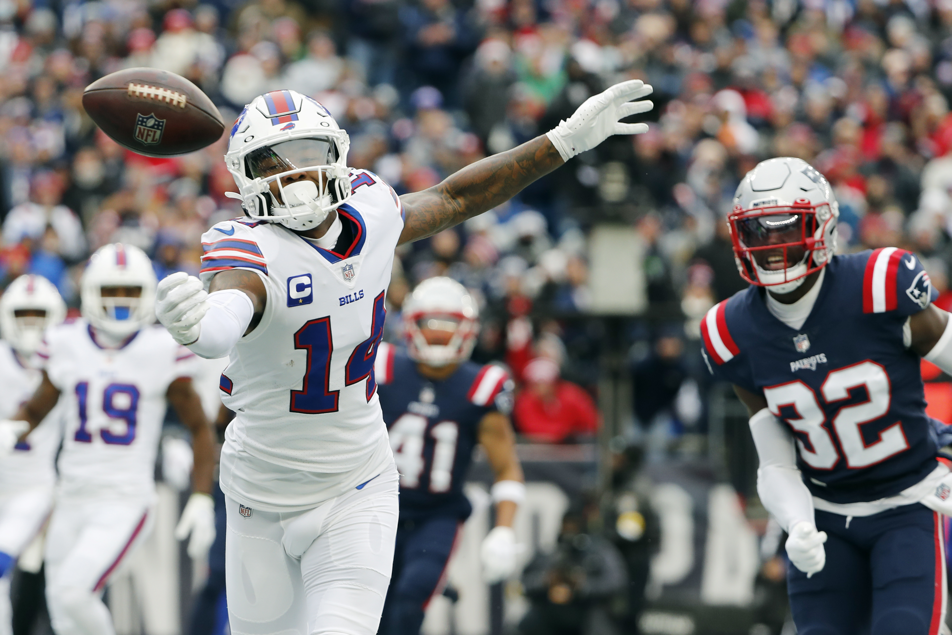 Buffalo Bills guard Ike Boettger (65) and New England Patriots