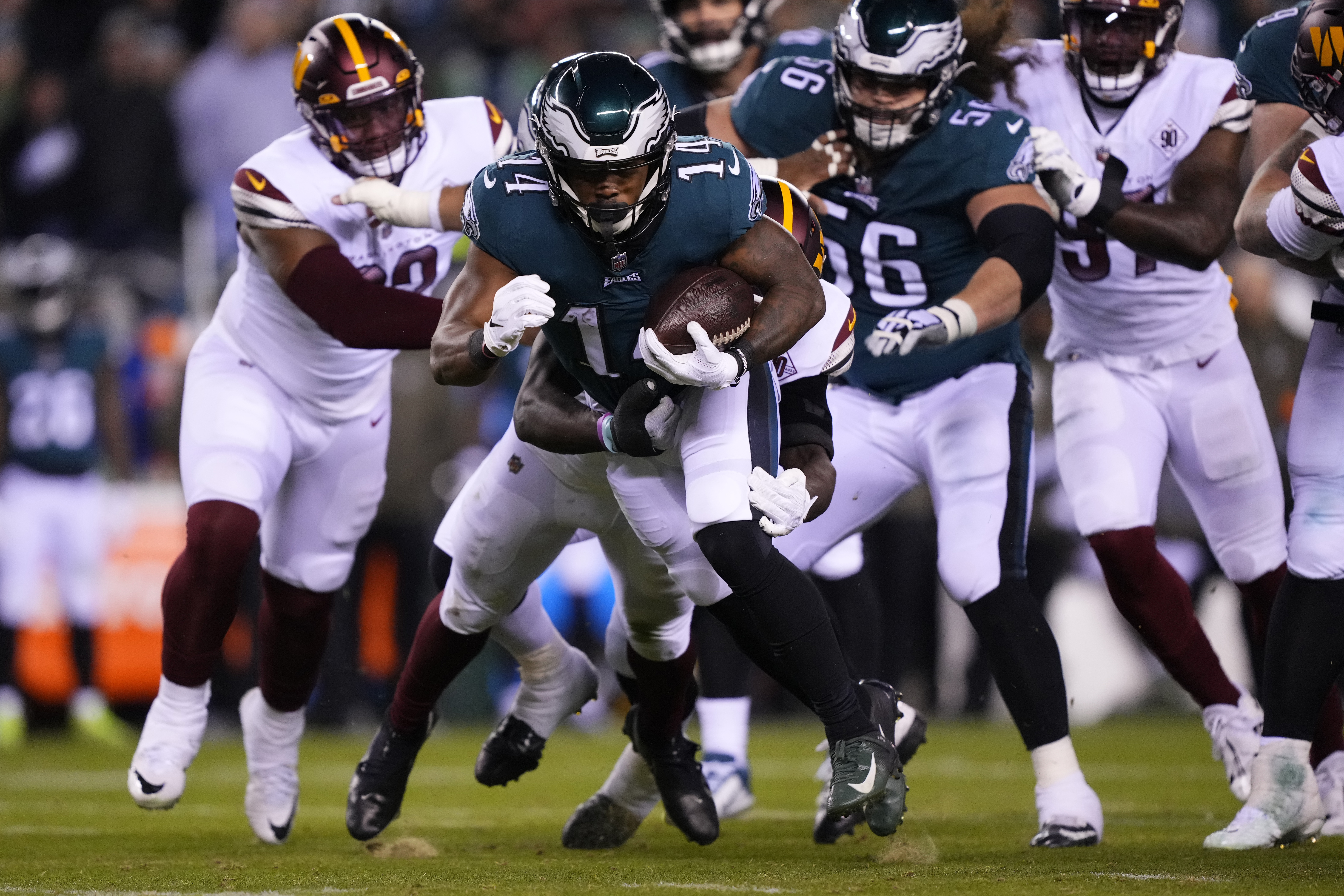 Eagles' Jalen Hurts gets Tim Tebow jump pass TD, does Heisman pose