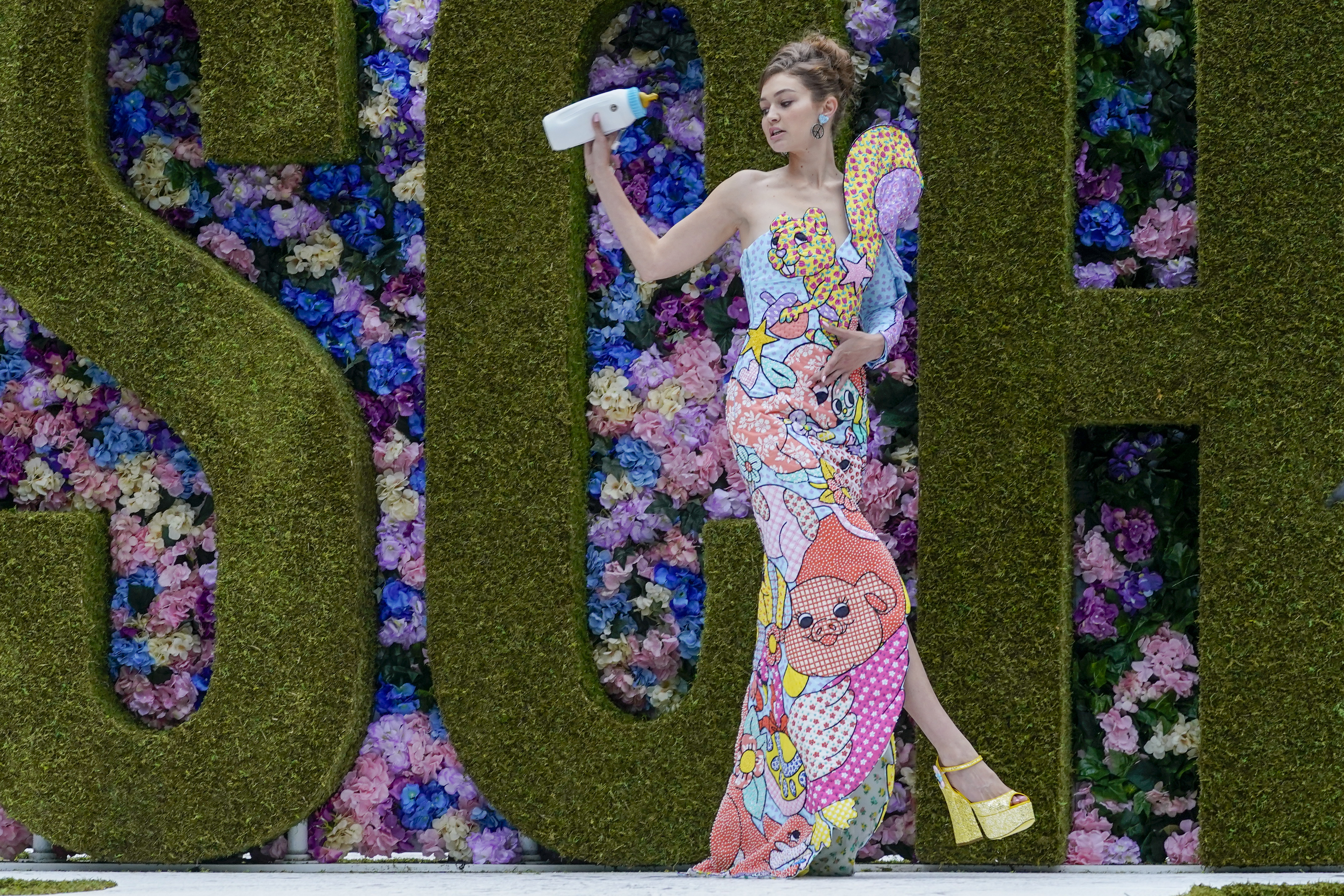 Gigi Hadid Wore a Flower Bouquet at the Moschino Runway Show