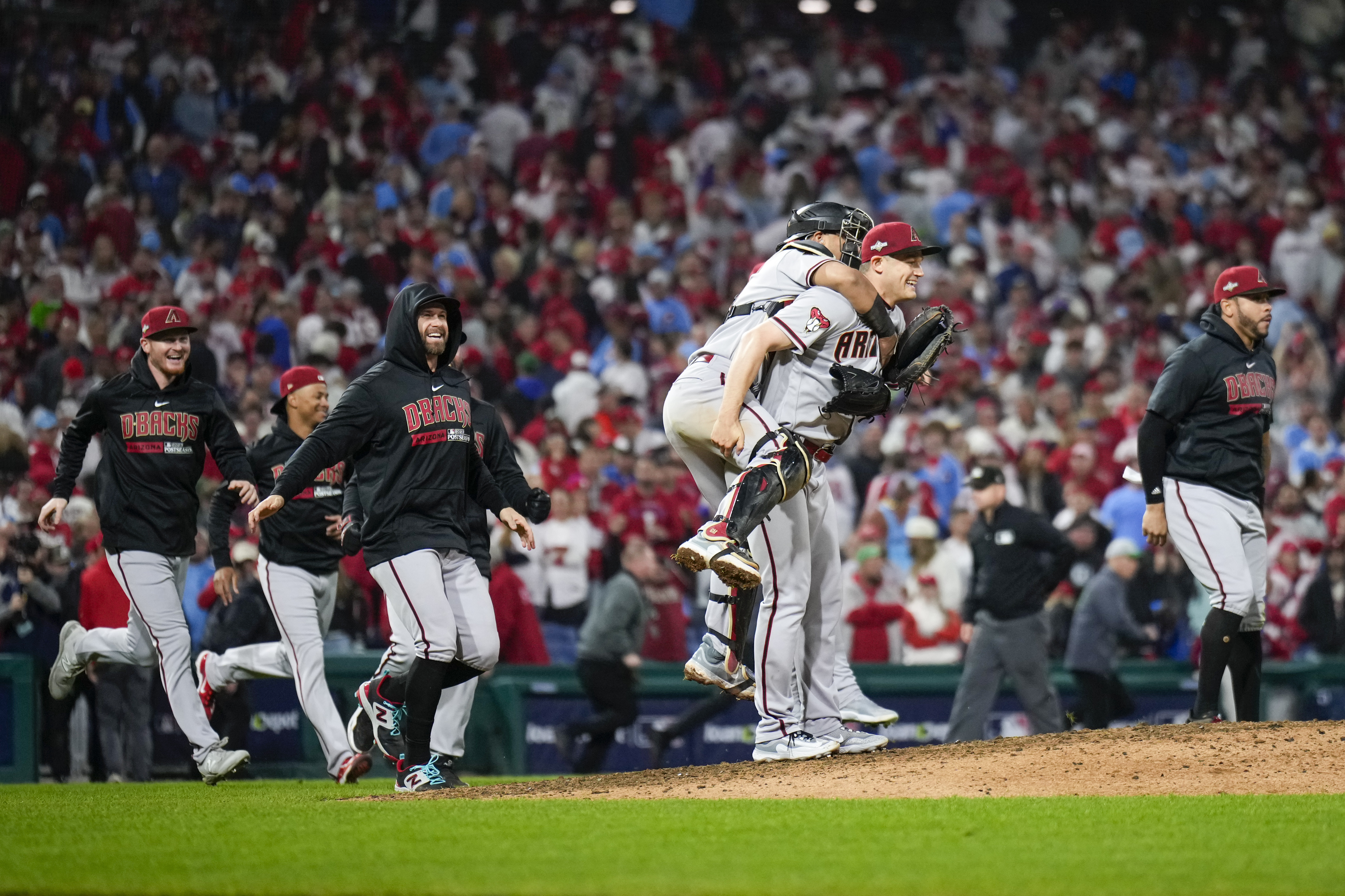 MLB playoffs 2023: Diamondbacks stun Phillies with comeback in Game 4 to tie  NLCS 2-2