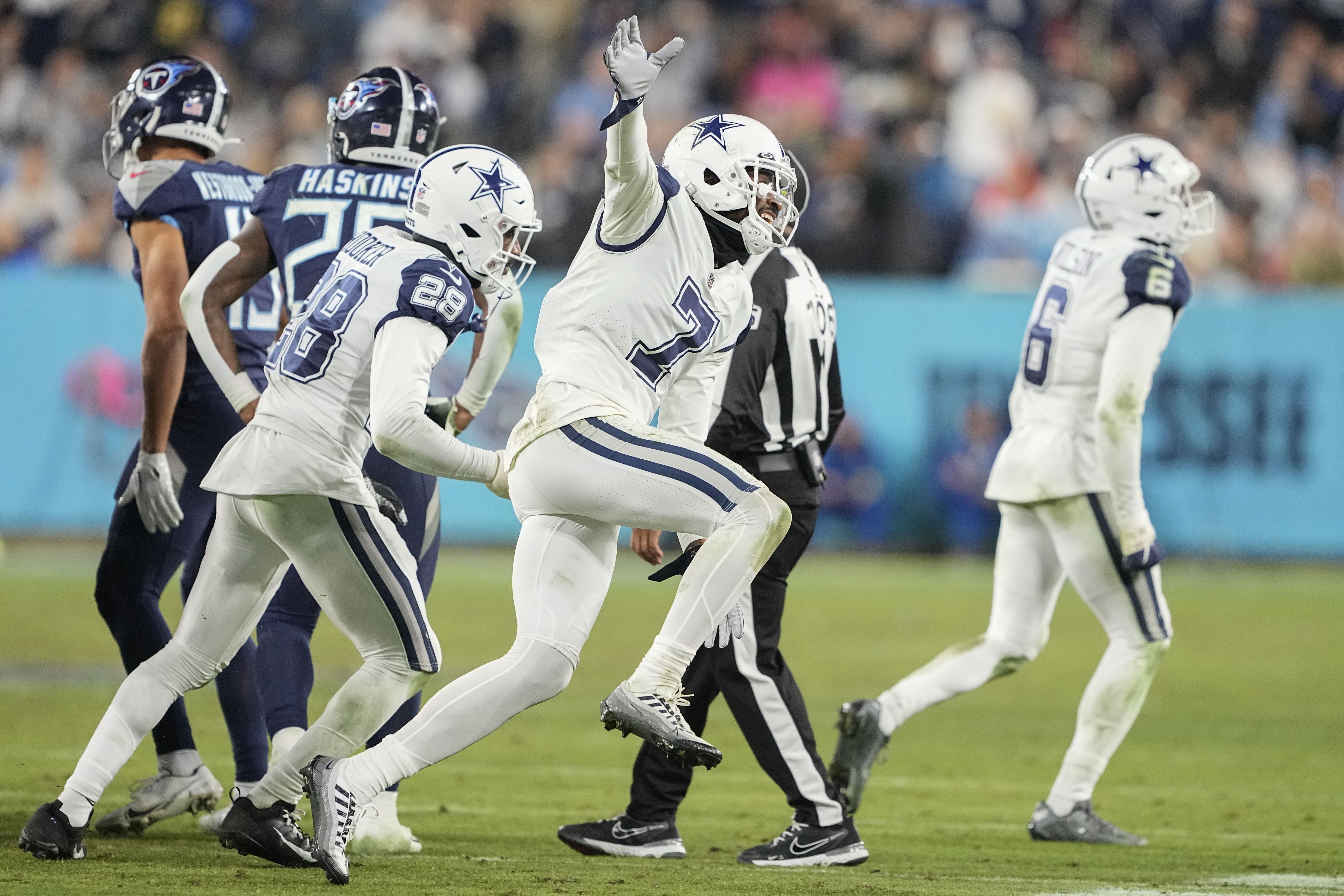 Prescott has 2 TD passes, Cowboys top banged-up Titans 27-13 - Seattle  Sports