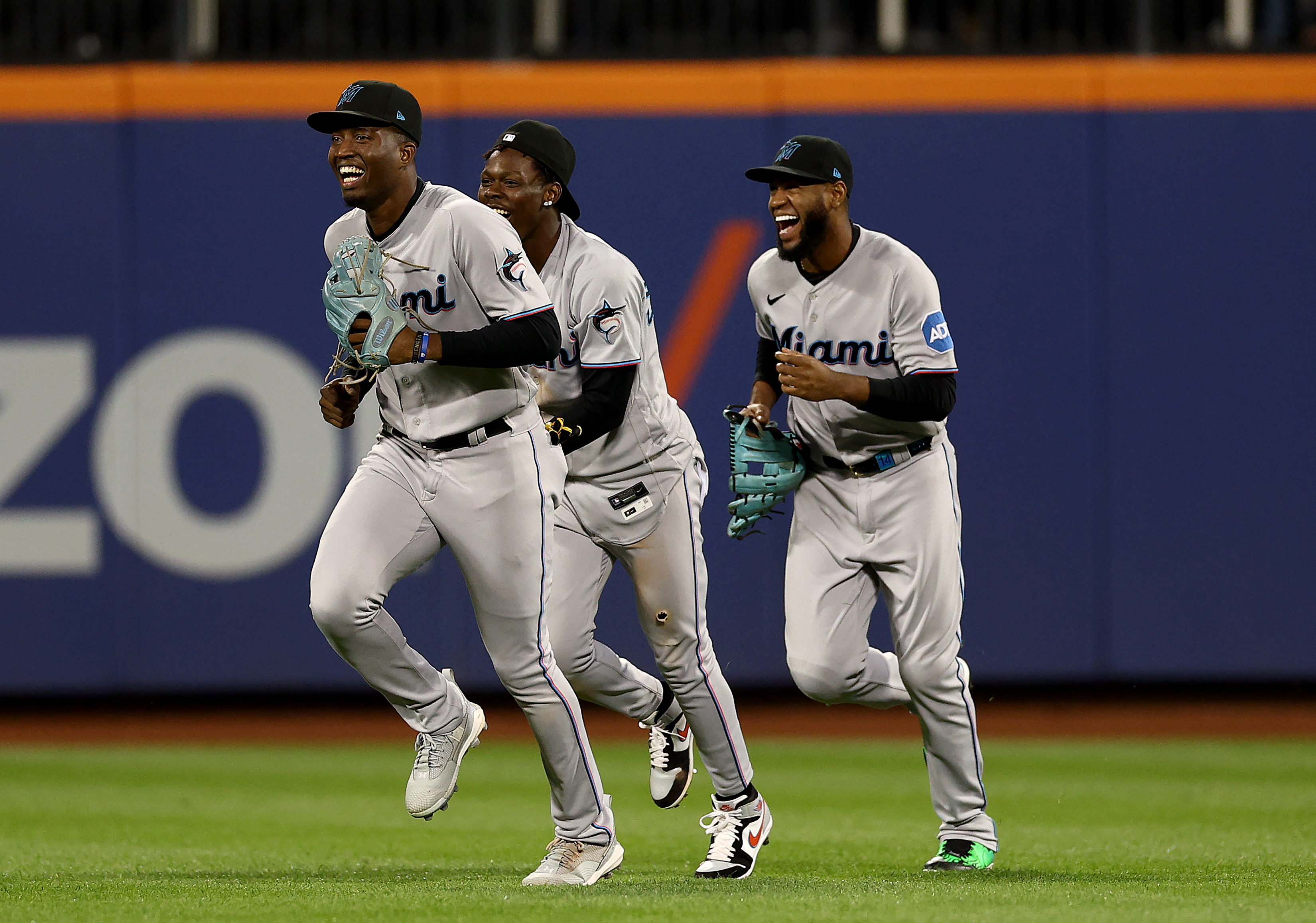 Marlins pull even with Cubs for final NL wild card by beating Mets 4-2 for  doubleheader split