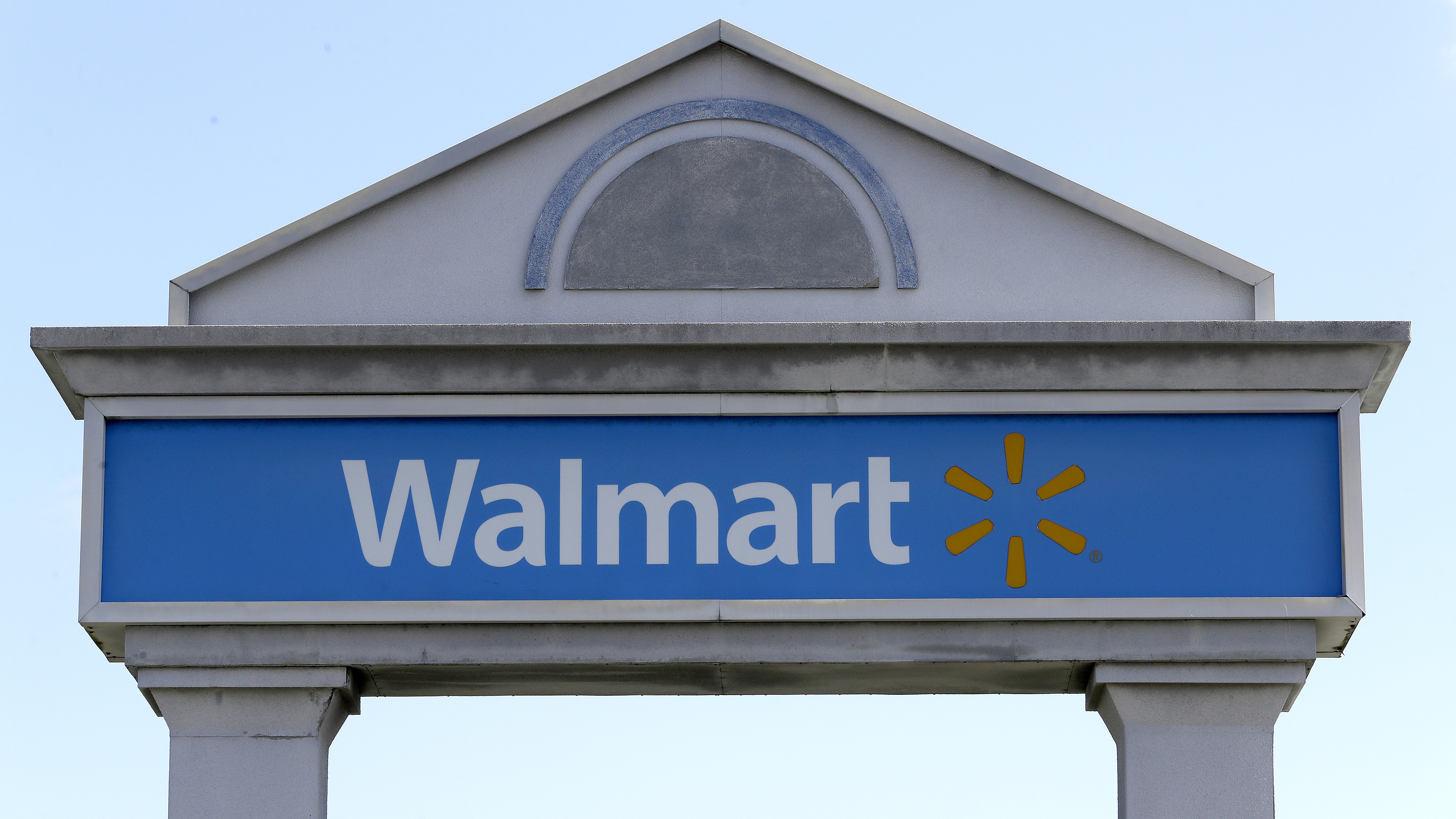 New Walmart program to turn college grads to managers, promises $200K salary
