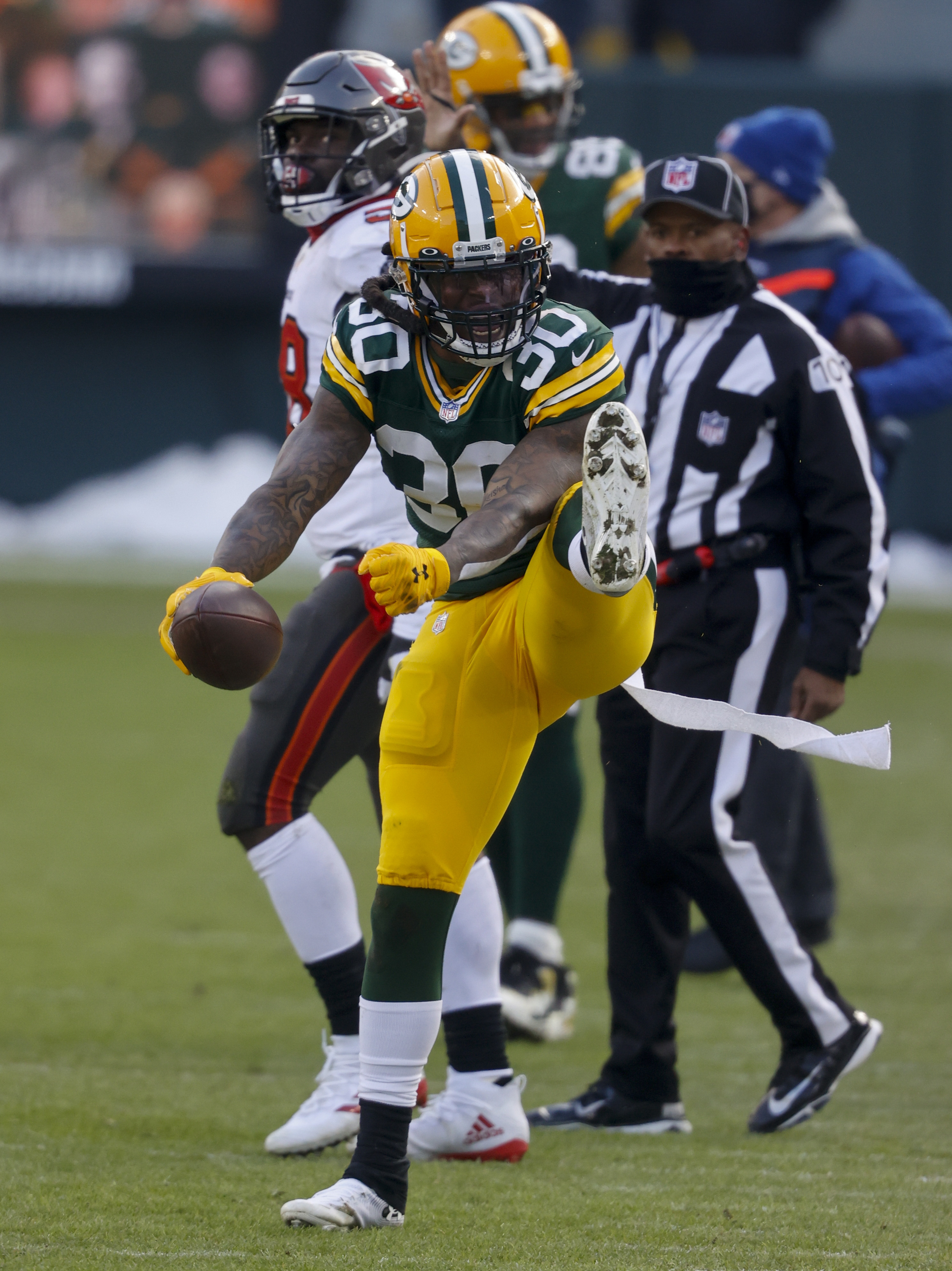 Packers' season over after 31-26 loss to Tampa Bay; Rodgers 'gutted'