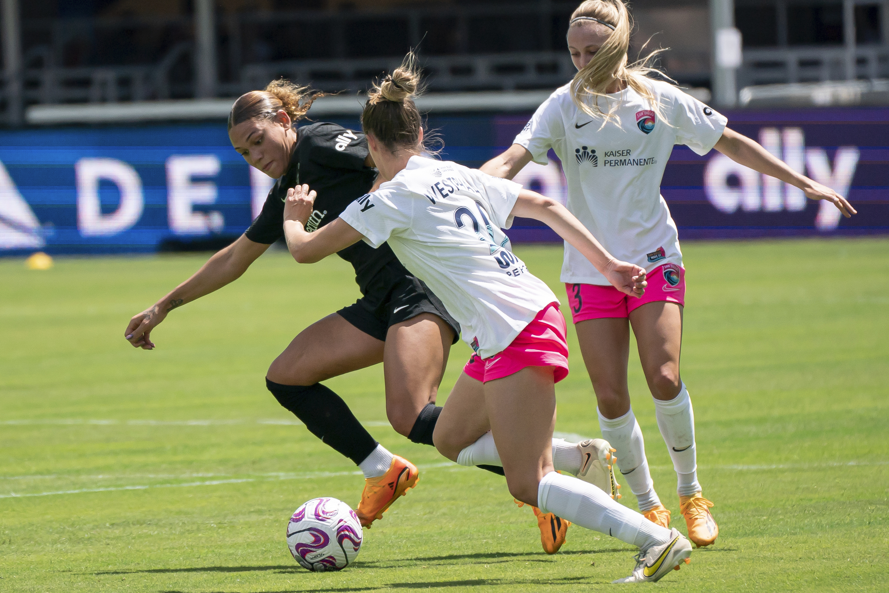 Spirit's Trinity Rodman and Ashley Sanchez show off in NWSL win