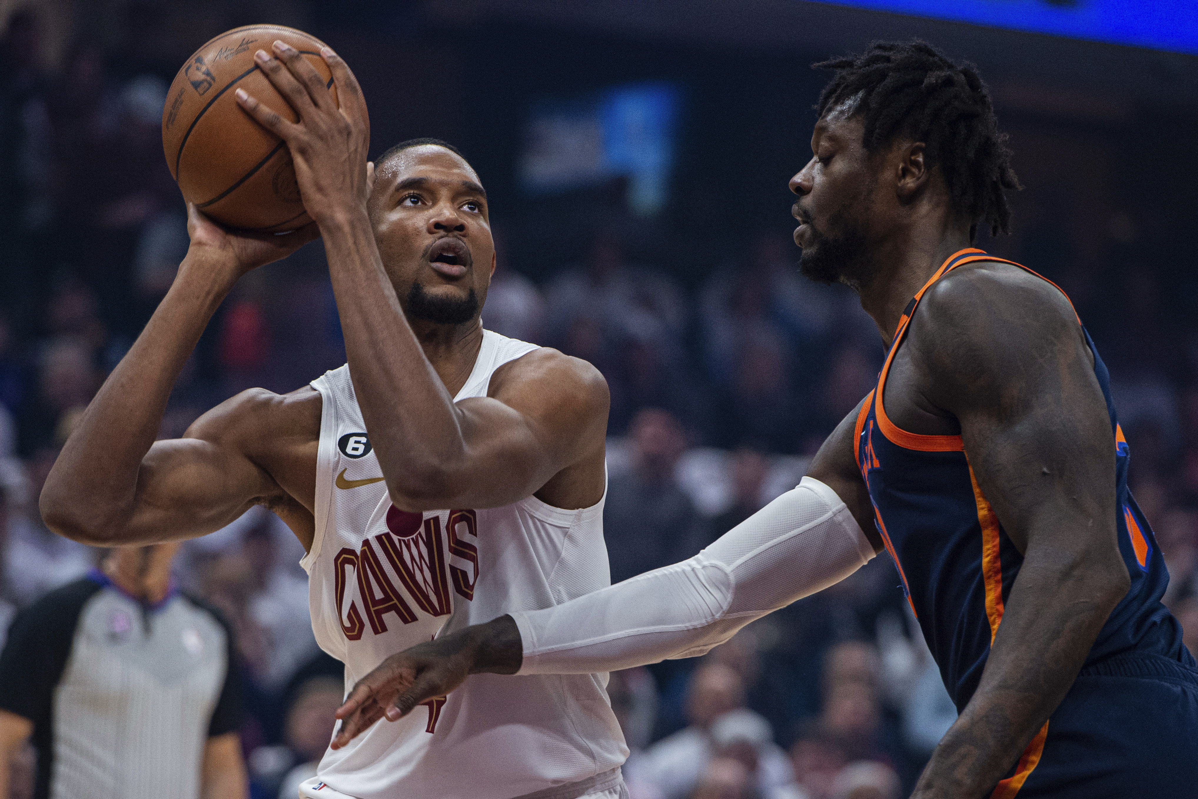 Knicks advance to second round, down Cavs 106-95 in Game 5