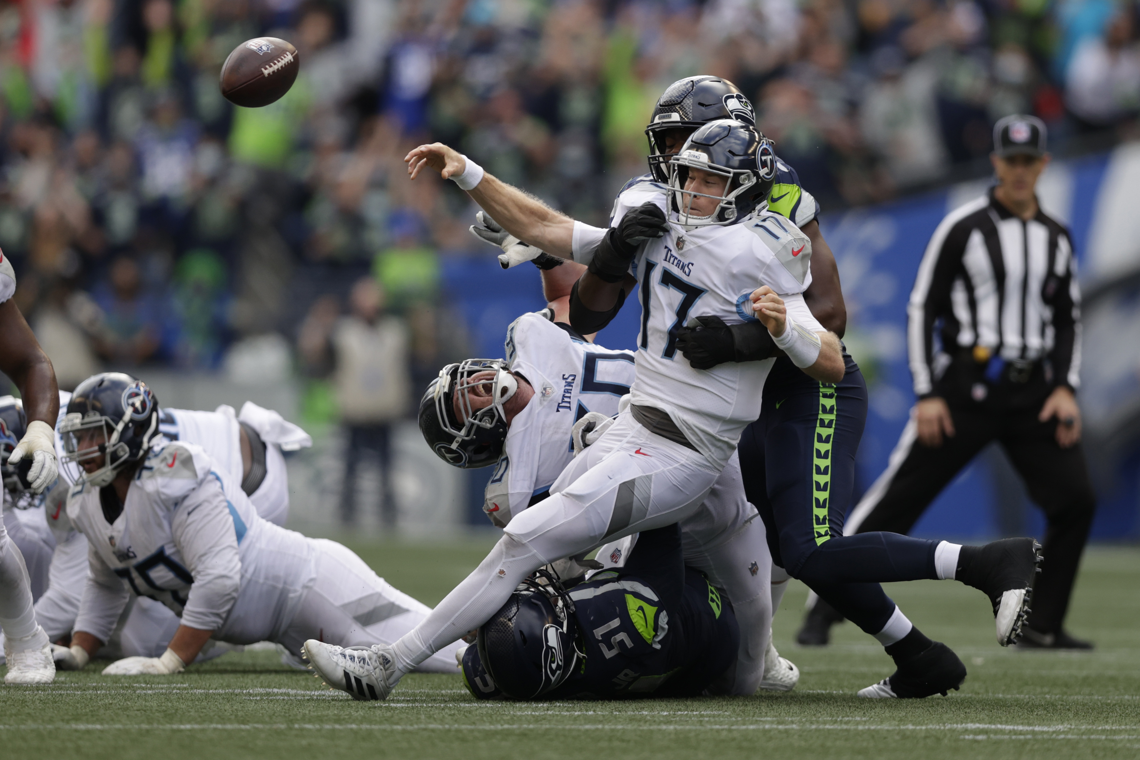 King Henry leads Titans' late rally to stun Seahawks 33-30 - The San Diego  Union-Tribune