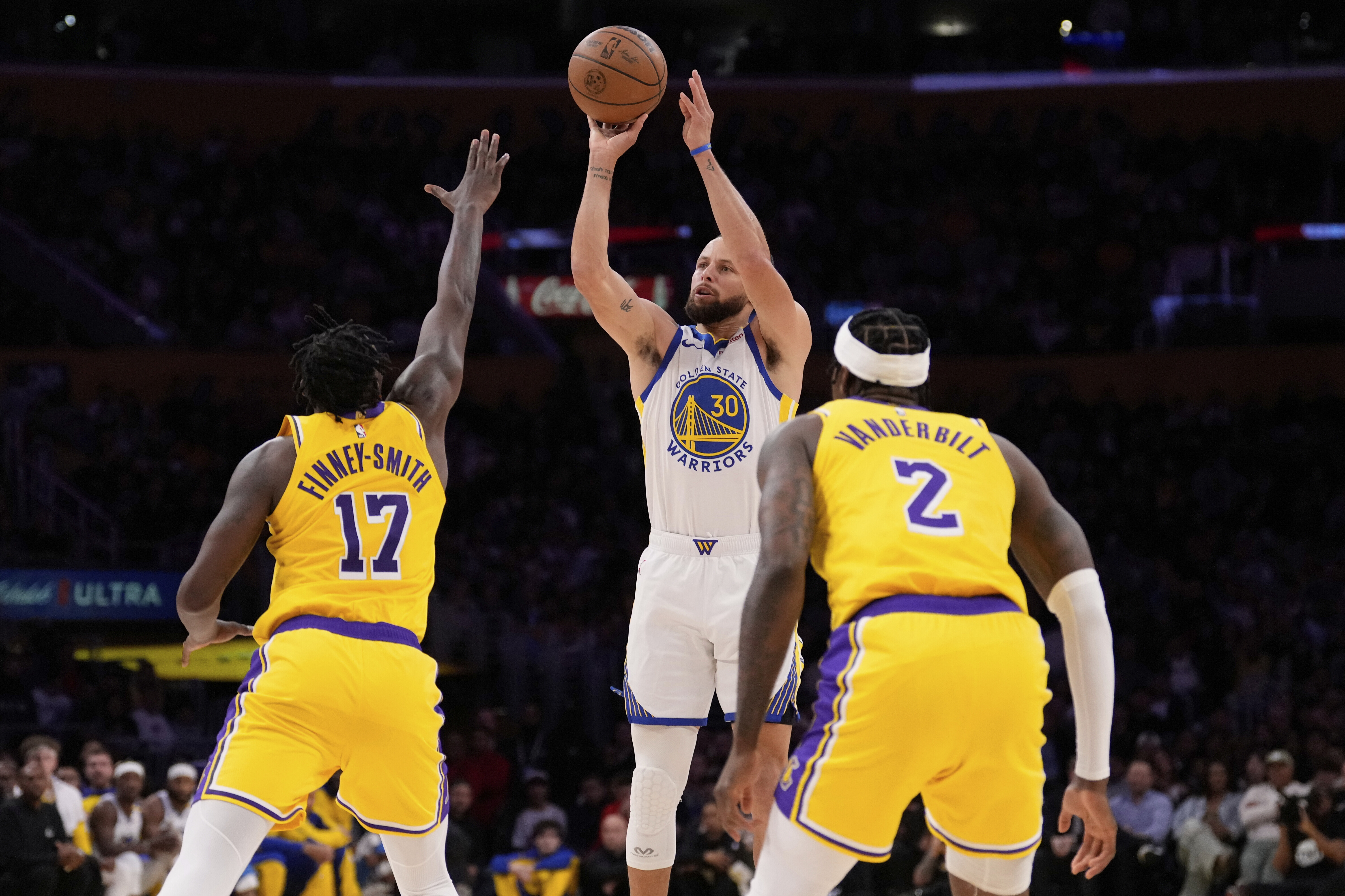 Curry scores 37 points and Warriors beat Lakers 123-116 in a