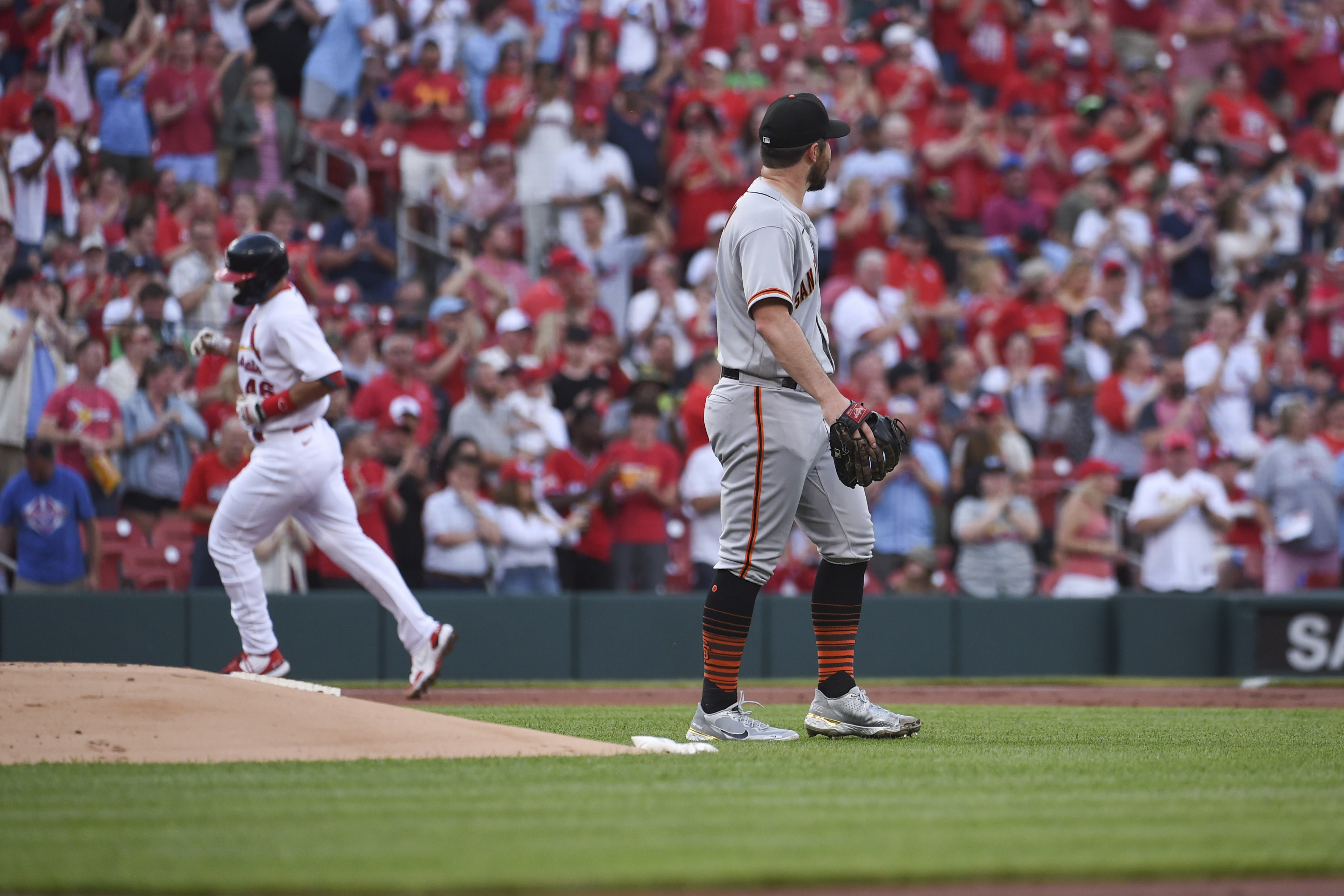 Pujols pitches 9th, Cardinals romp to 15-6 win over Giants