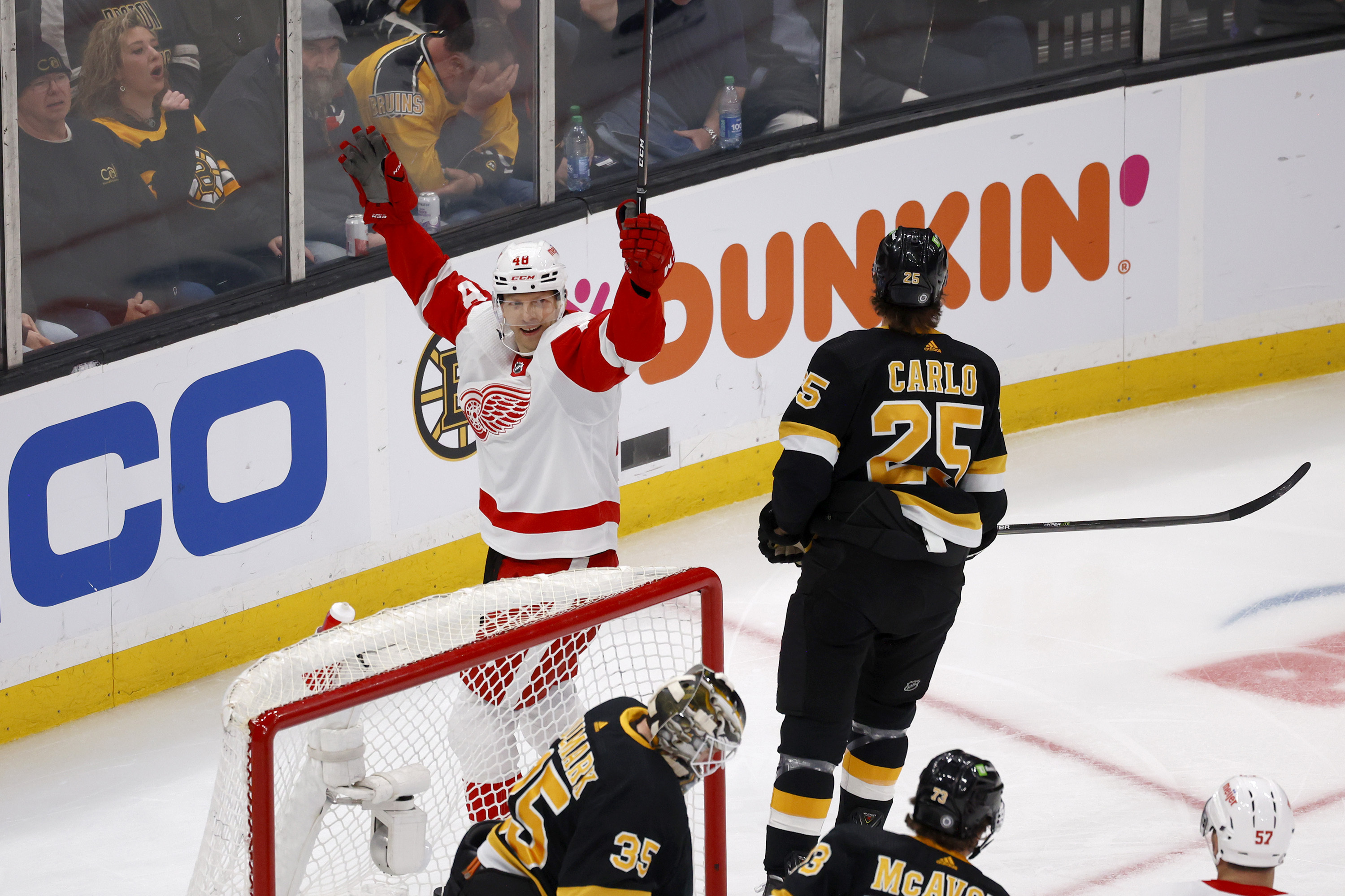 Bruins clinch playoff spot, set record for fastest to 50 wins