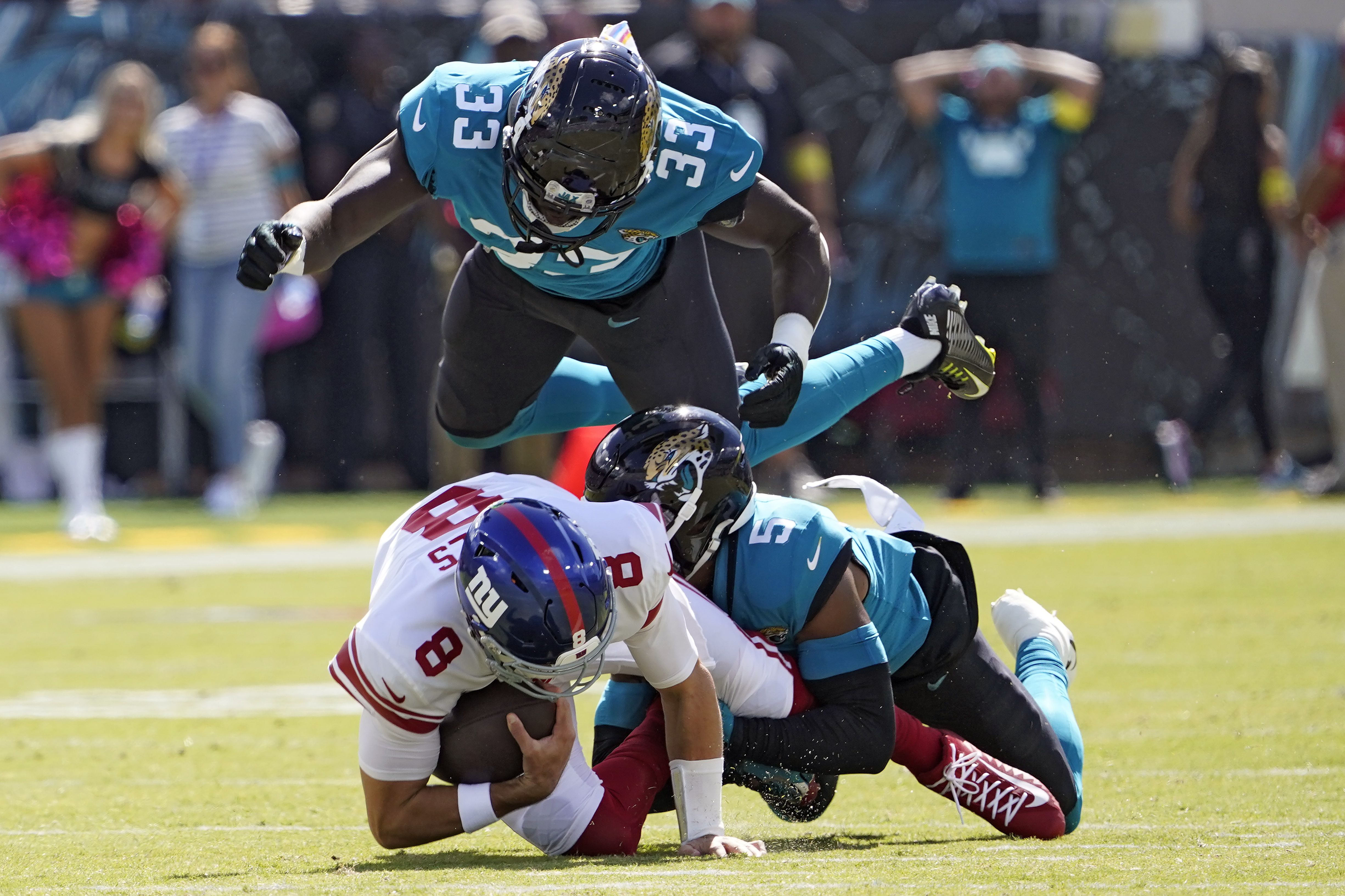 Jaguars rally from 21-0 deficit, beat Giants 25-24