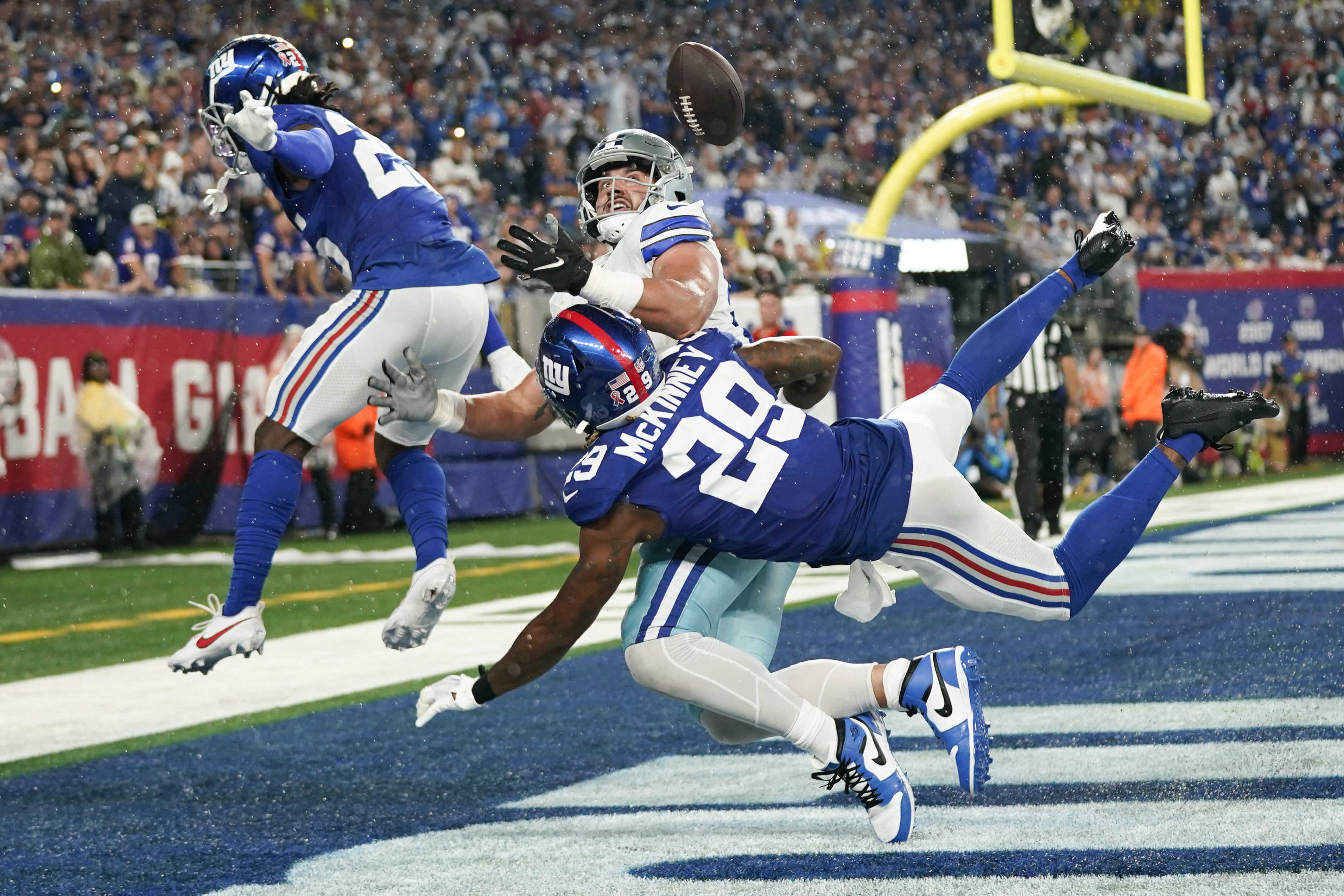 Saquon Barkley breaks a decades-long offensive drought for the Giants on  Thanksgiving Day 