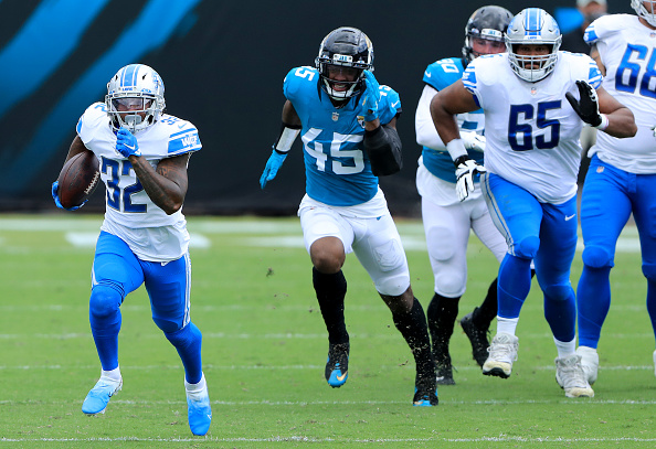 Quarterback Andre Ware of the Detroit Lions looks to pass the ball News  Photo - Getty Images