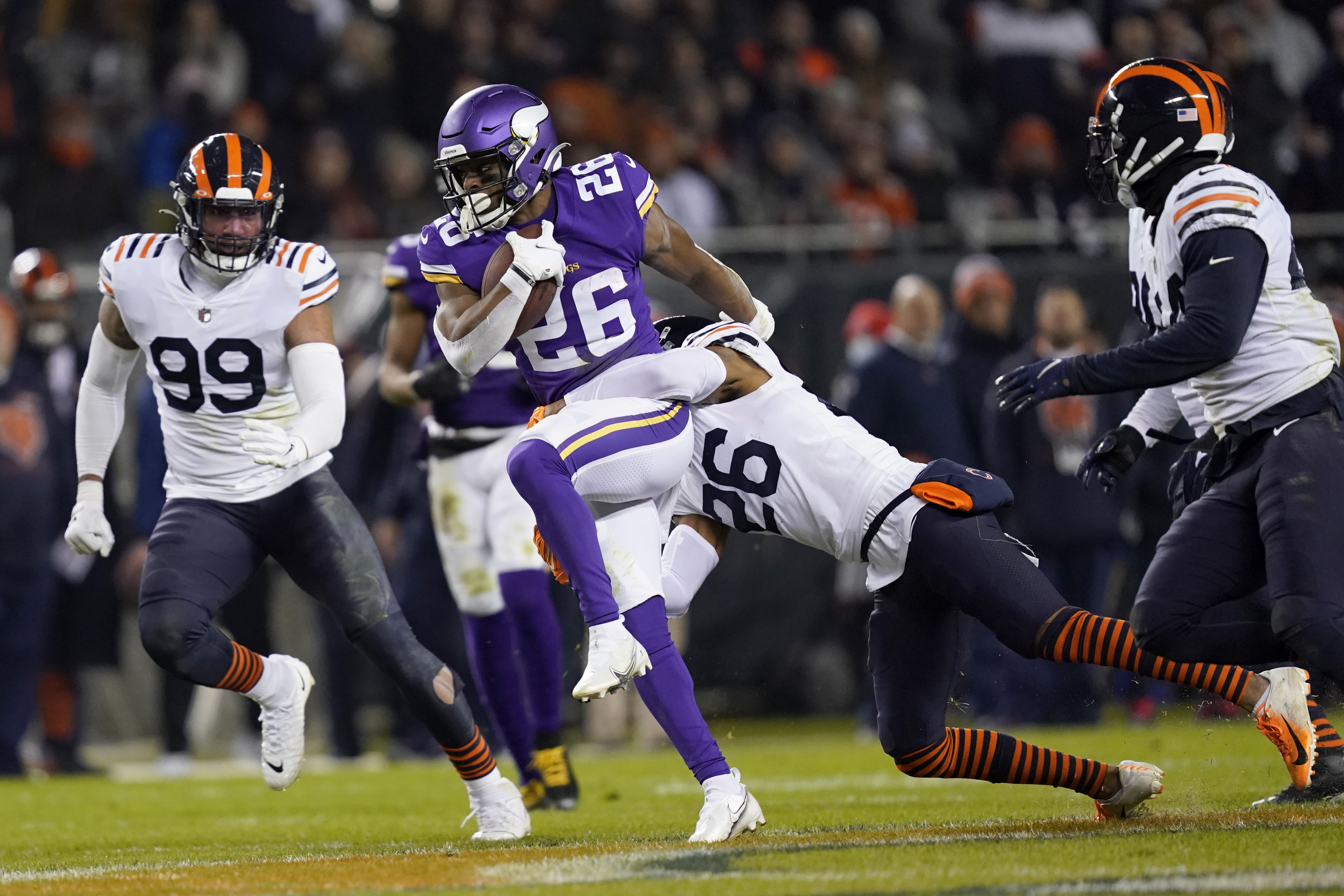 Cousins throws for 2 touchdowns as Vikings beat Bears 17-9 - The