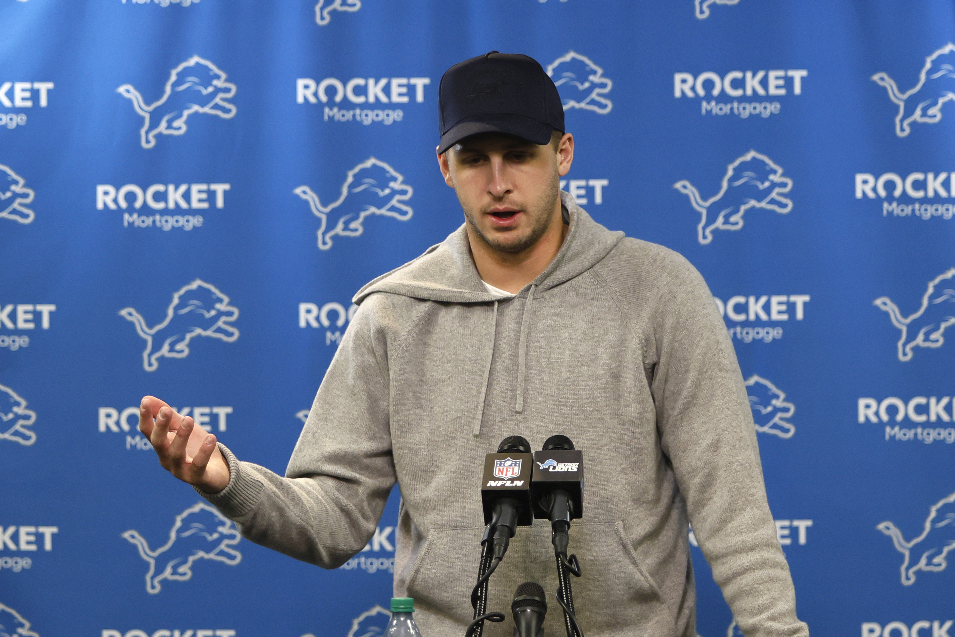 LATEST NEWS: Jared Goff – Detroit Lions quarterback spends $5 million to build 100 houses and 200 temporary shelter beds for the homeless in Washington D.C., a humanitarian act that moves the community.
