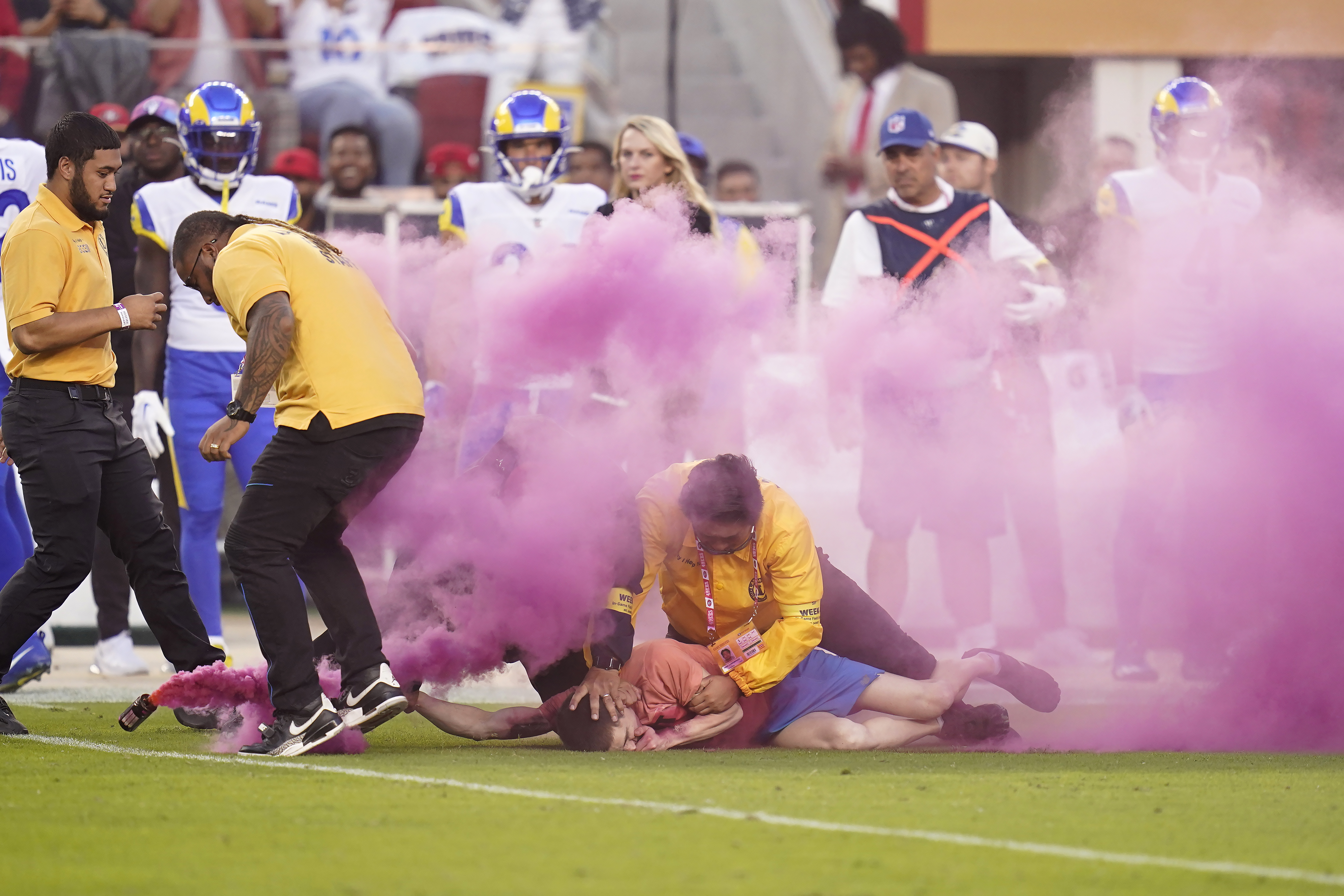 Protester tackled by LA Rams linebacker Bobby Wagner as he ran onto field, News