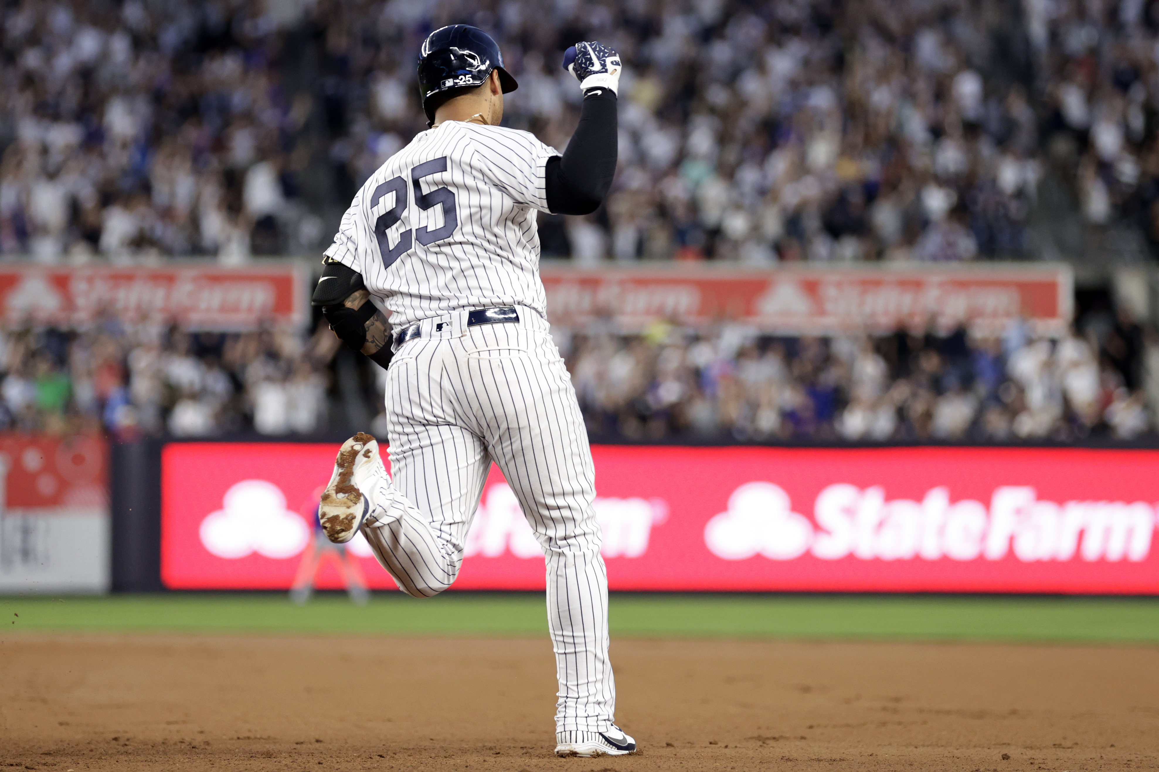 CHICAGO, IL - AUGUST 08: New York Yankees center fielder Isiah Kiner-Falefa  (12) throws the ball to third base for an out during a Major League  Baseball game between the New York