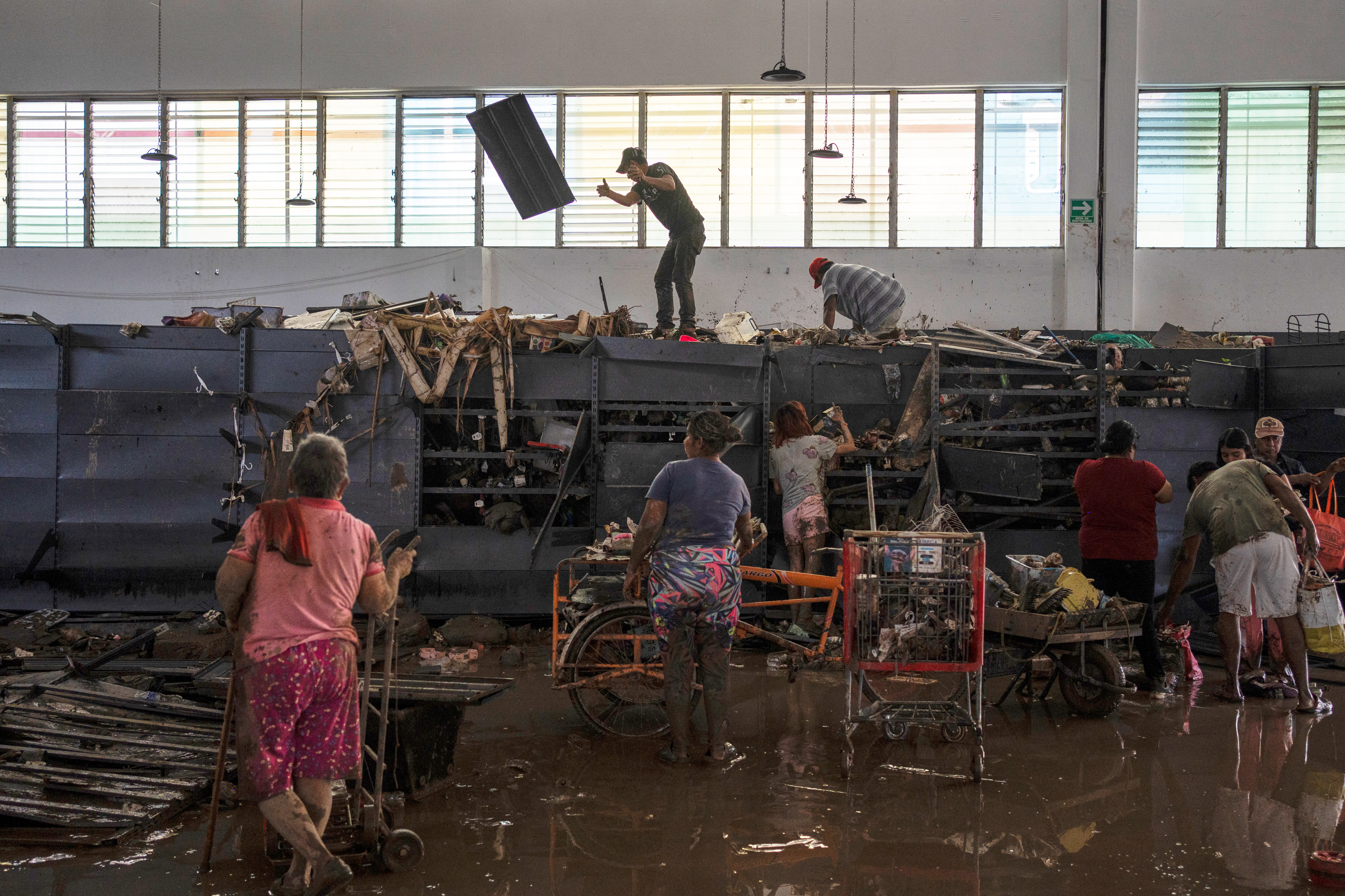 Heavy rain in Mexico sets off floods and landslides, killing at