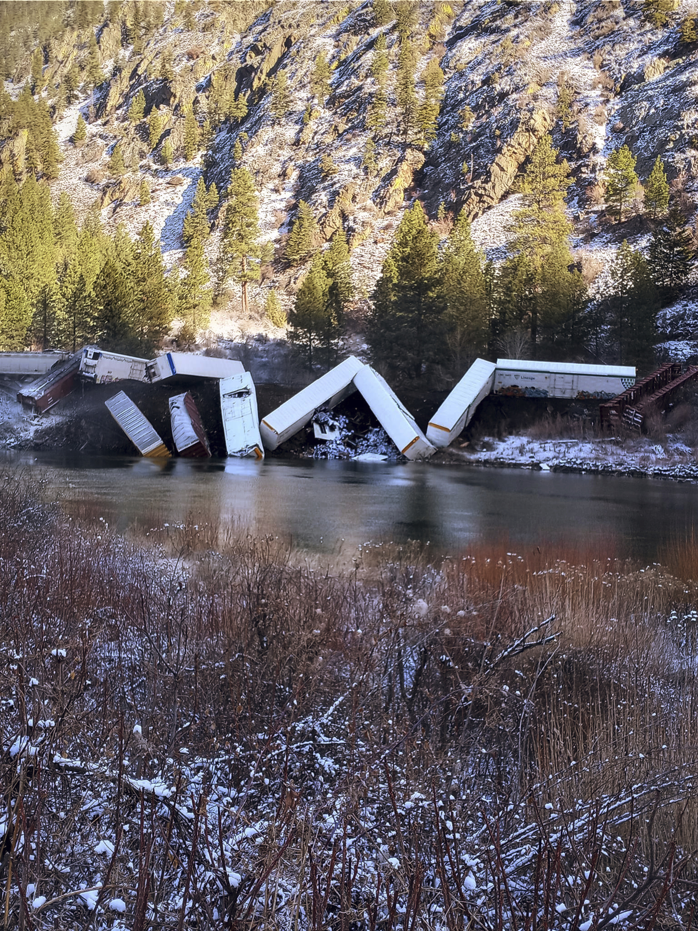 Hard cleanup: Montana train derailment spills beer and clay