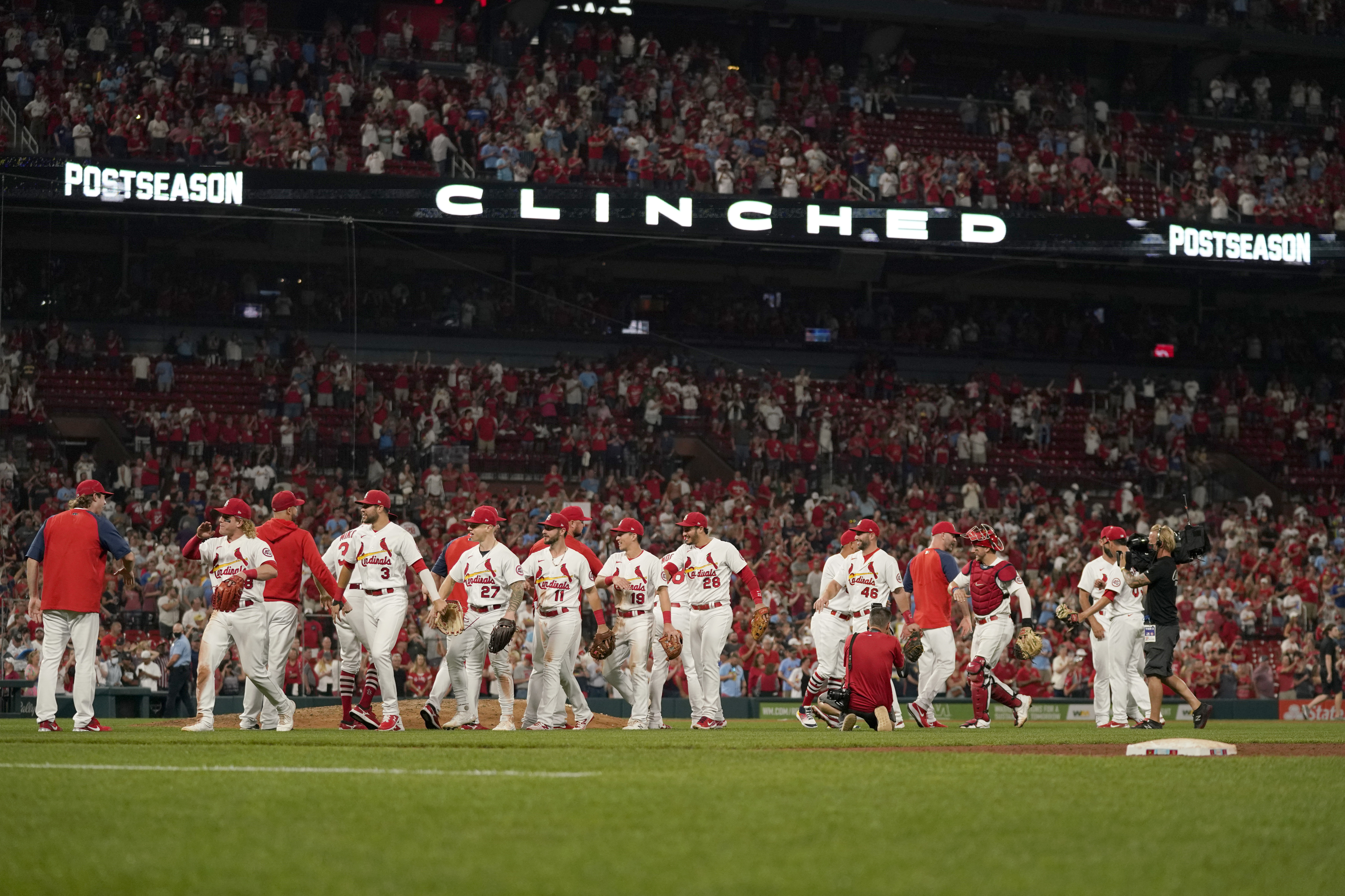 Cardinals beat Brewers for 17th straight win, clinch wild-card spot