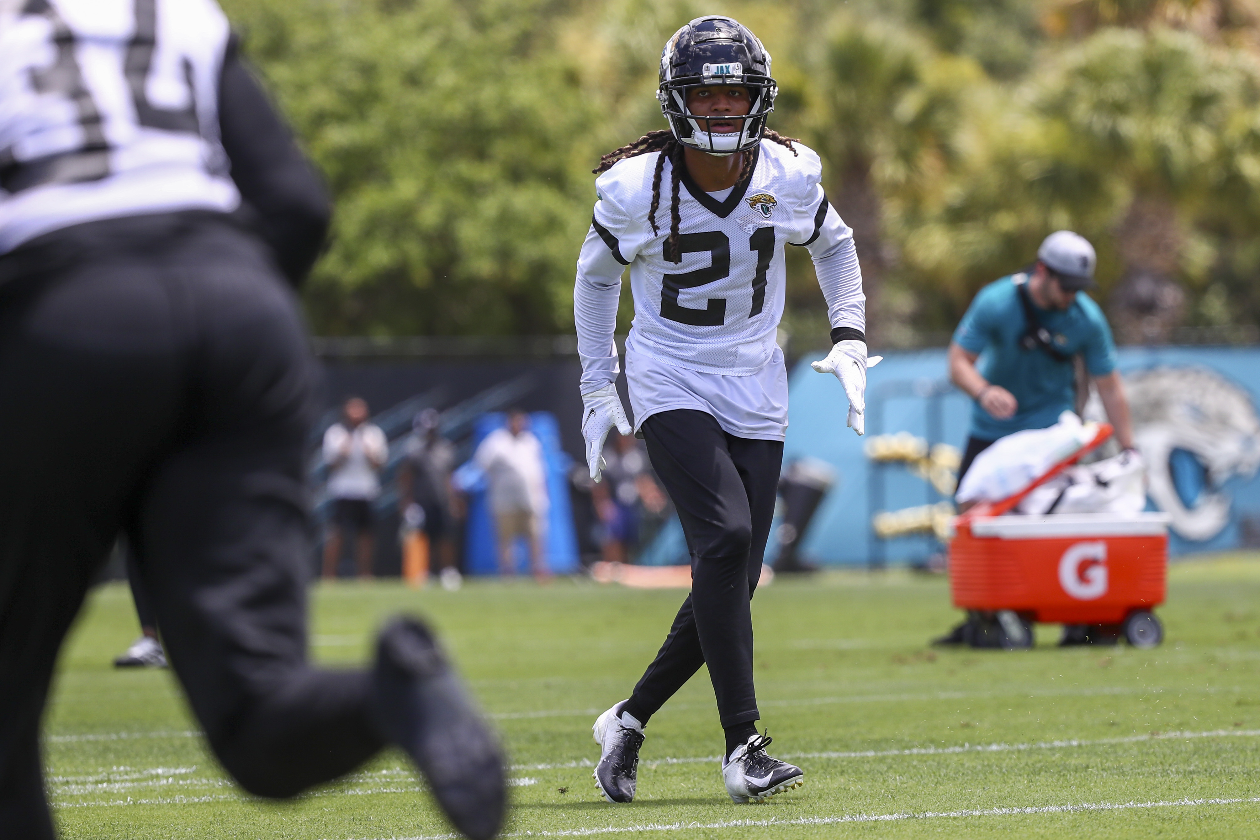 Jaguars Re-Sign CB Tre Herndon