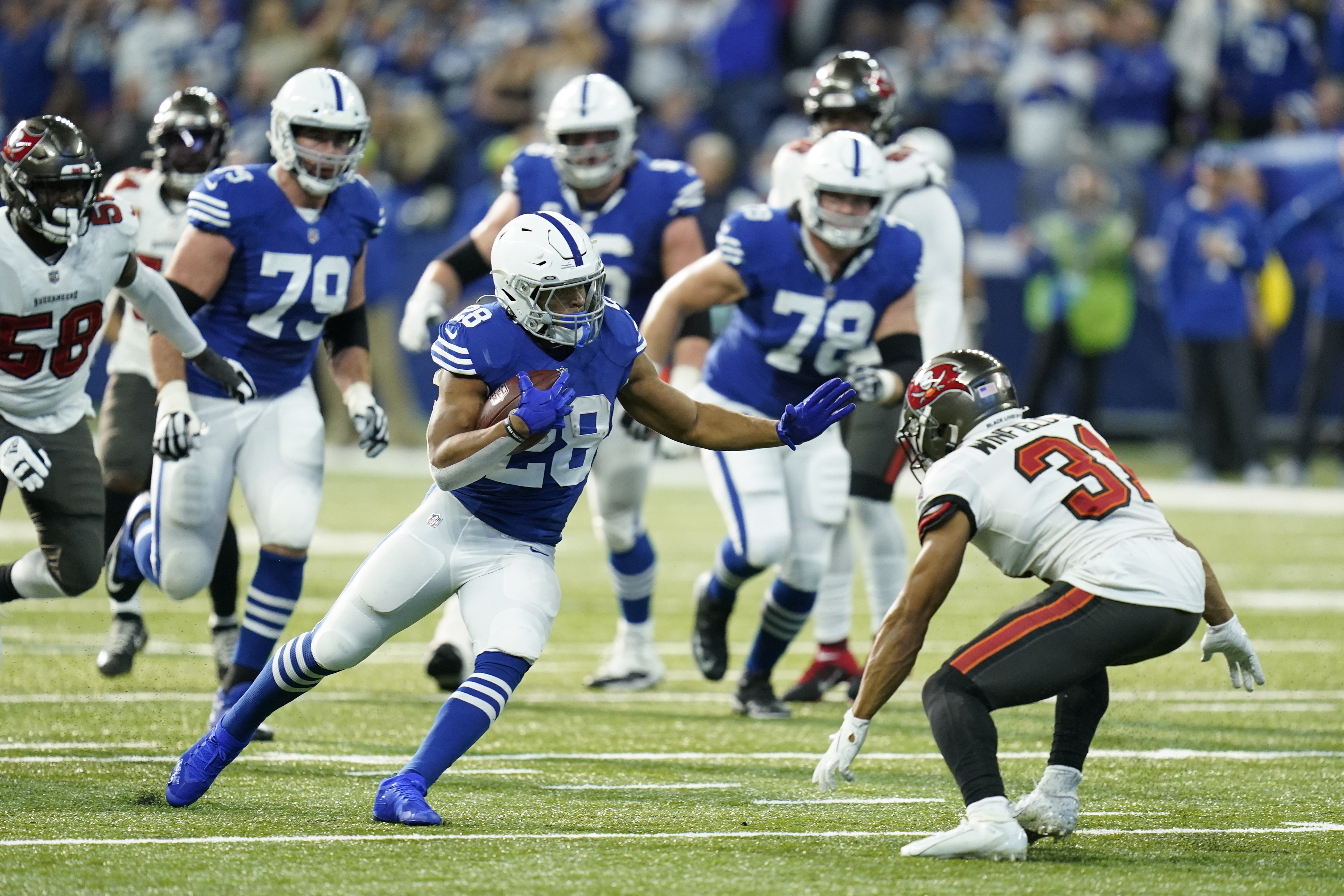 NFL: Tampa Bay Buccaneers Vita Vea loses tooth, Brady defeats Indianapolis  Colts