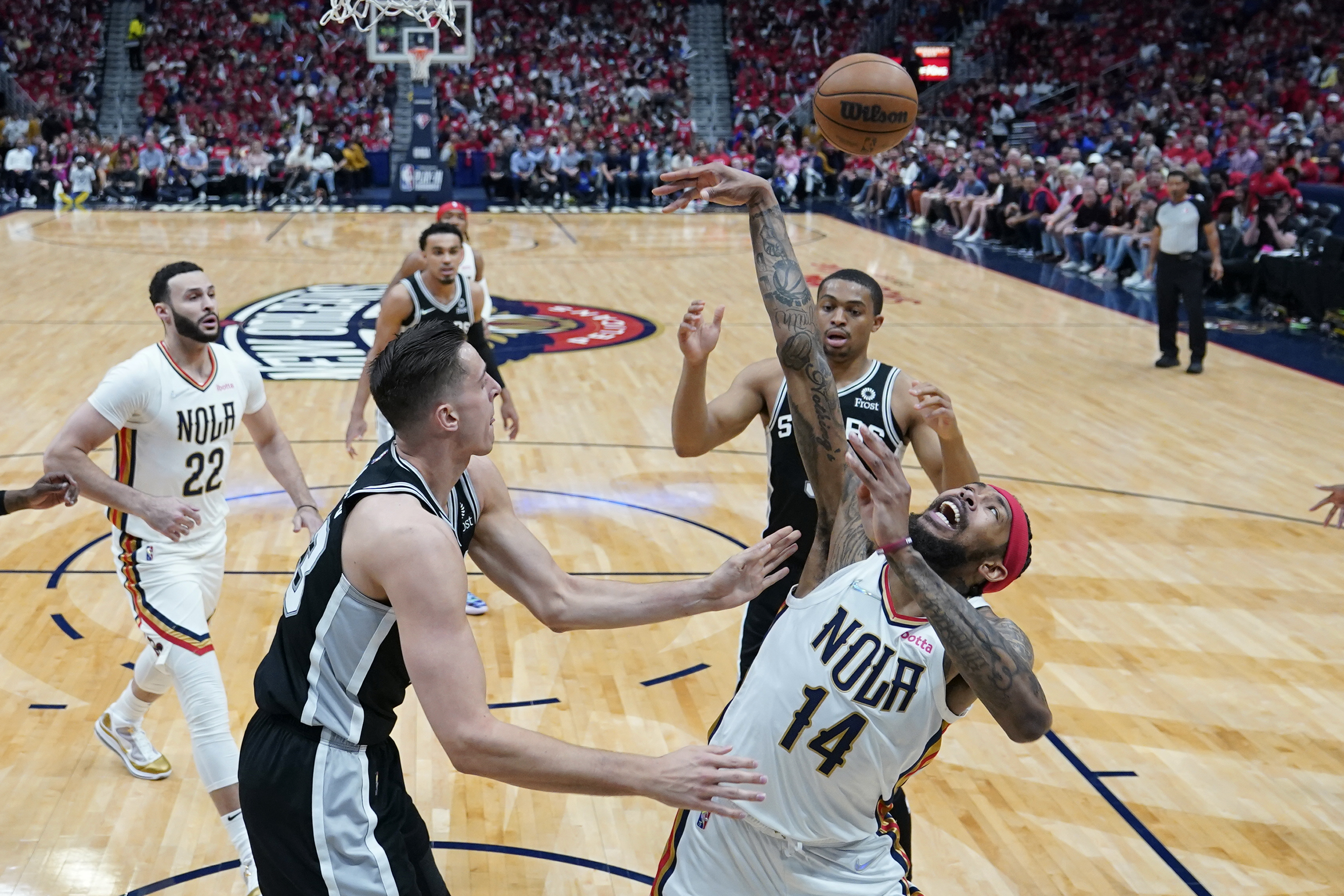 CJ McCollum leads Pelicans past Spurs in play-in game