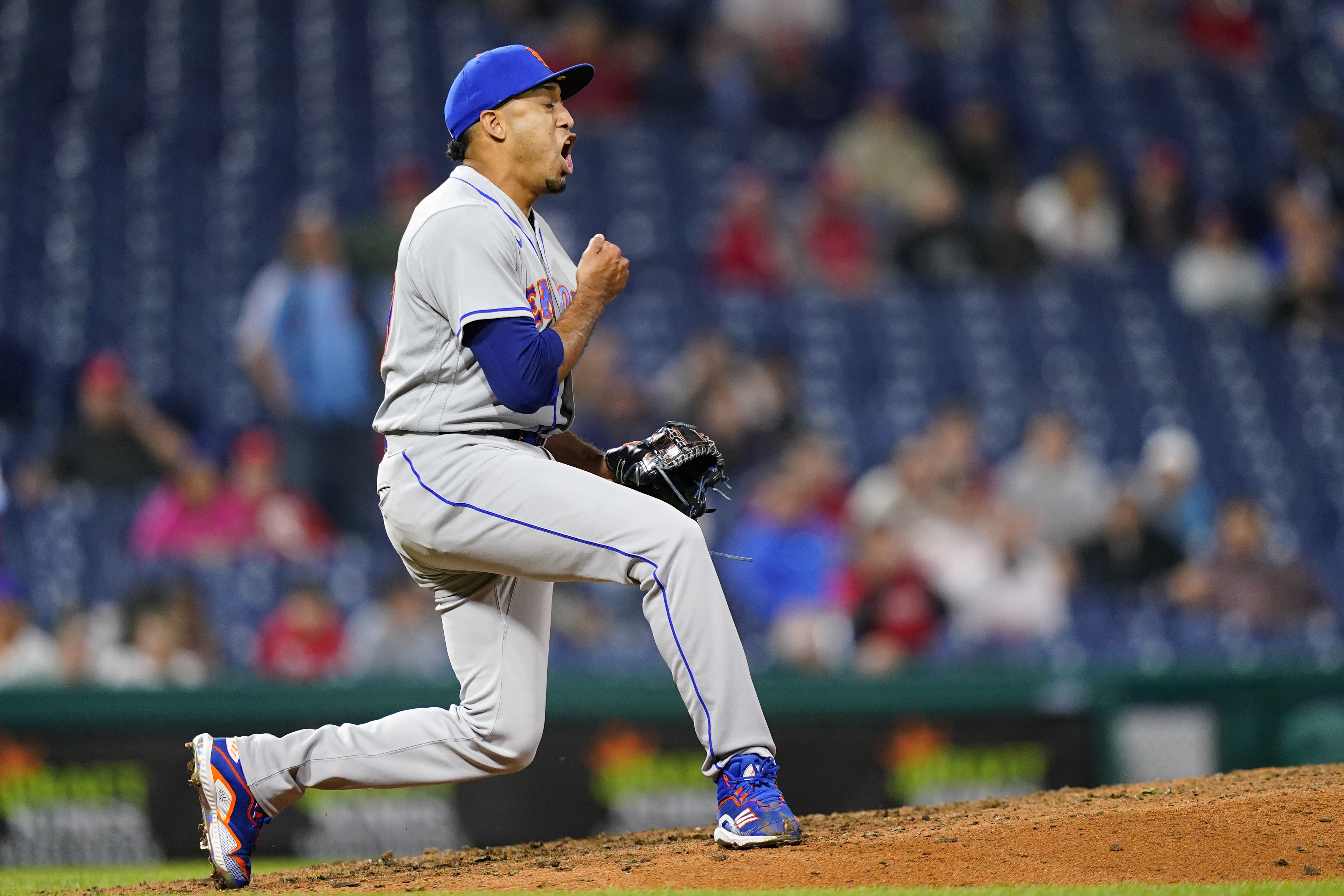 Mets floor Phillies with 7-run 9th, Marte caps 8-7 win