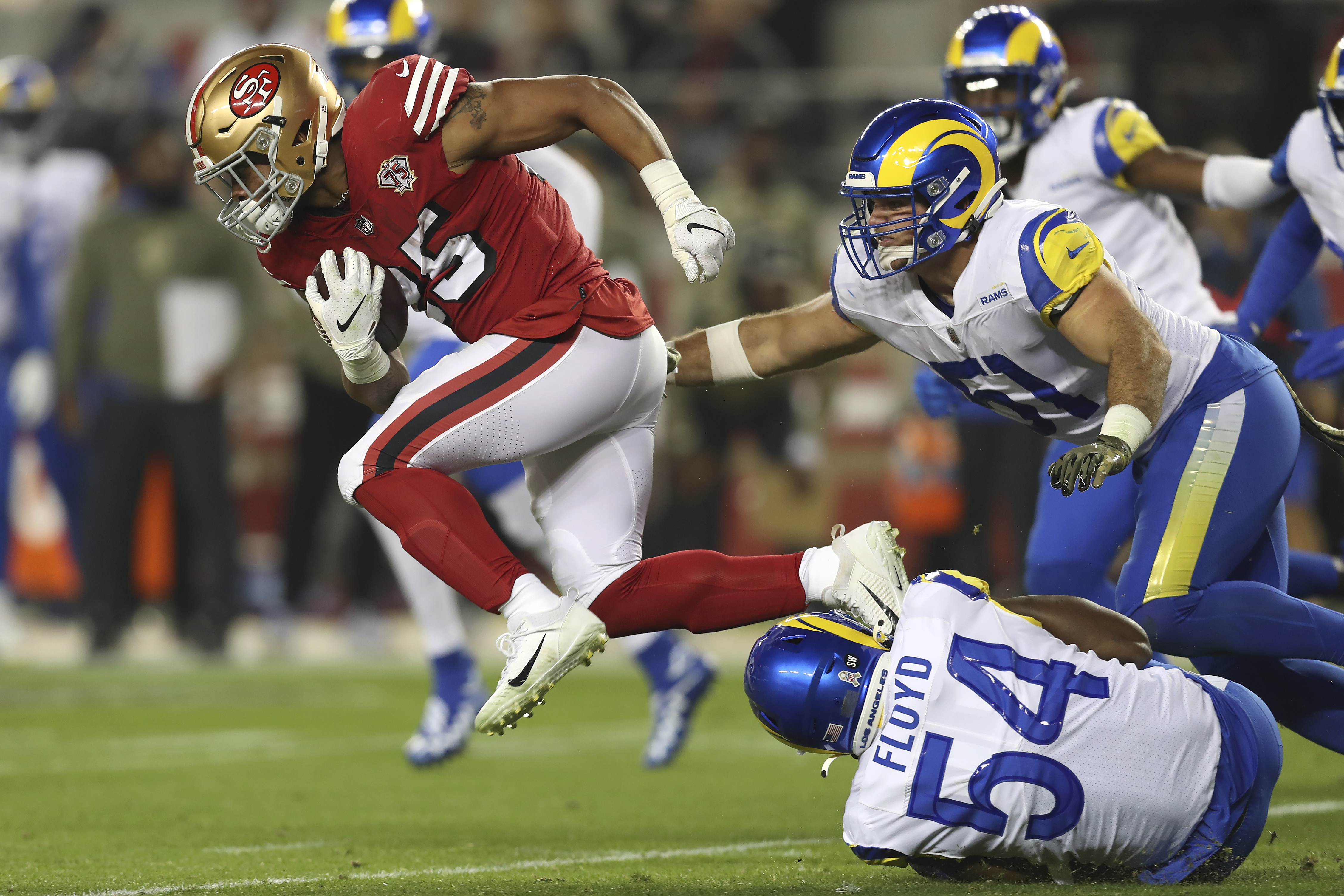 49ers win 1st home game in more than a year, 31-10 over Rams