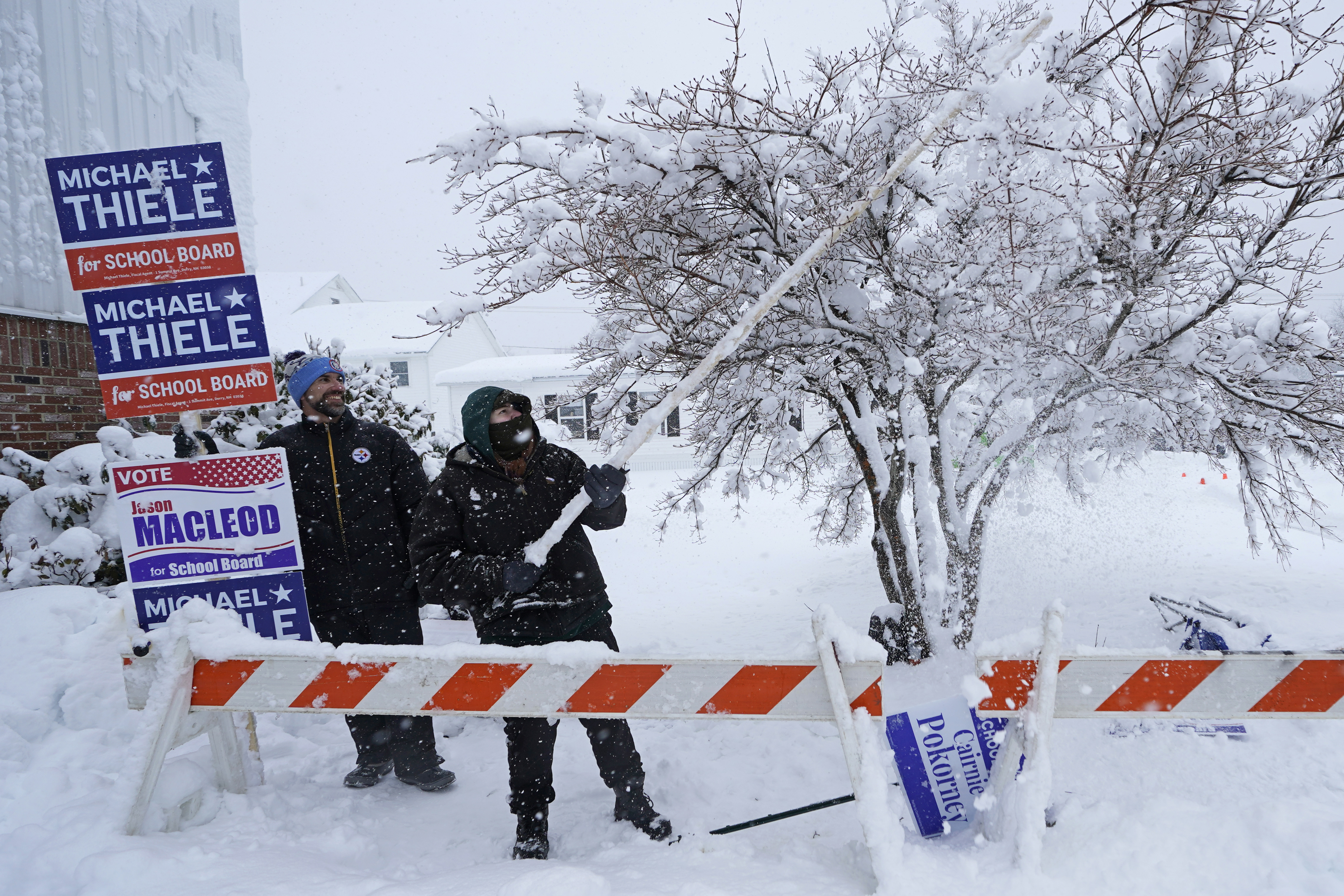 Late winter storm pummels Northeast with heavy wet snow