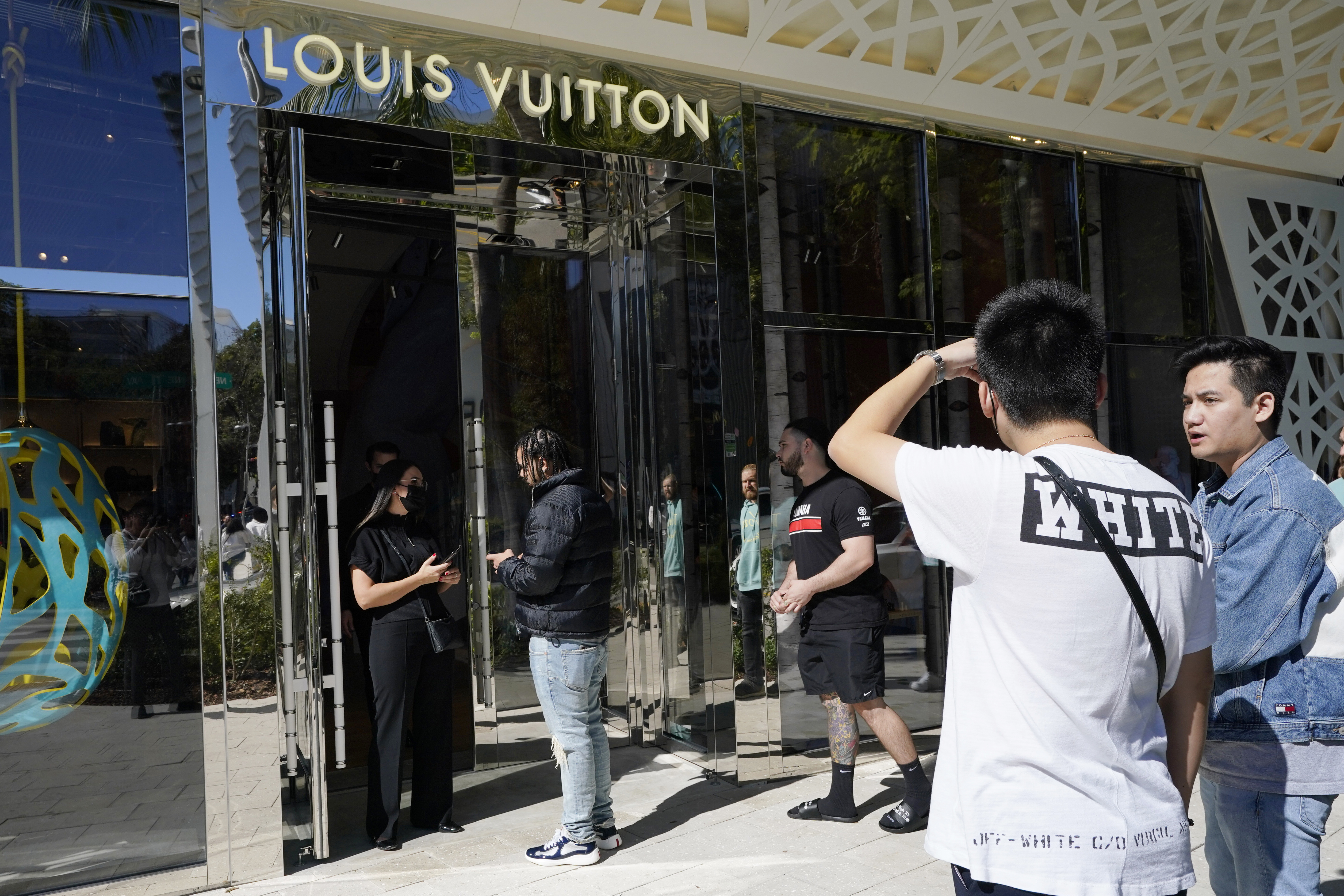 Louis Vuitton pays tribute to Virgil Abloh with Paris Fashion Week