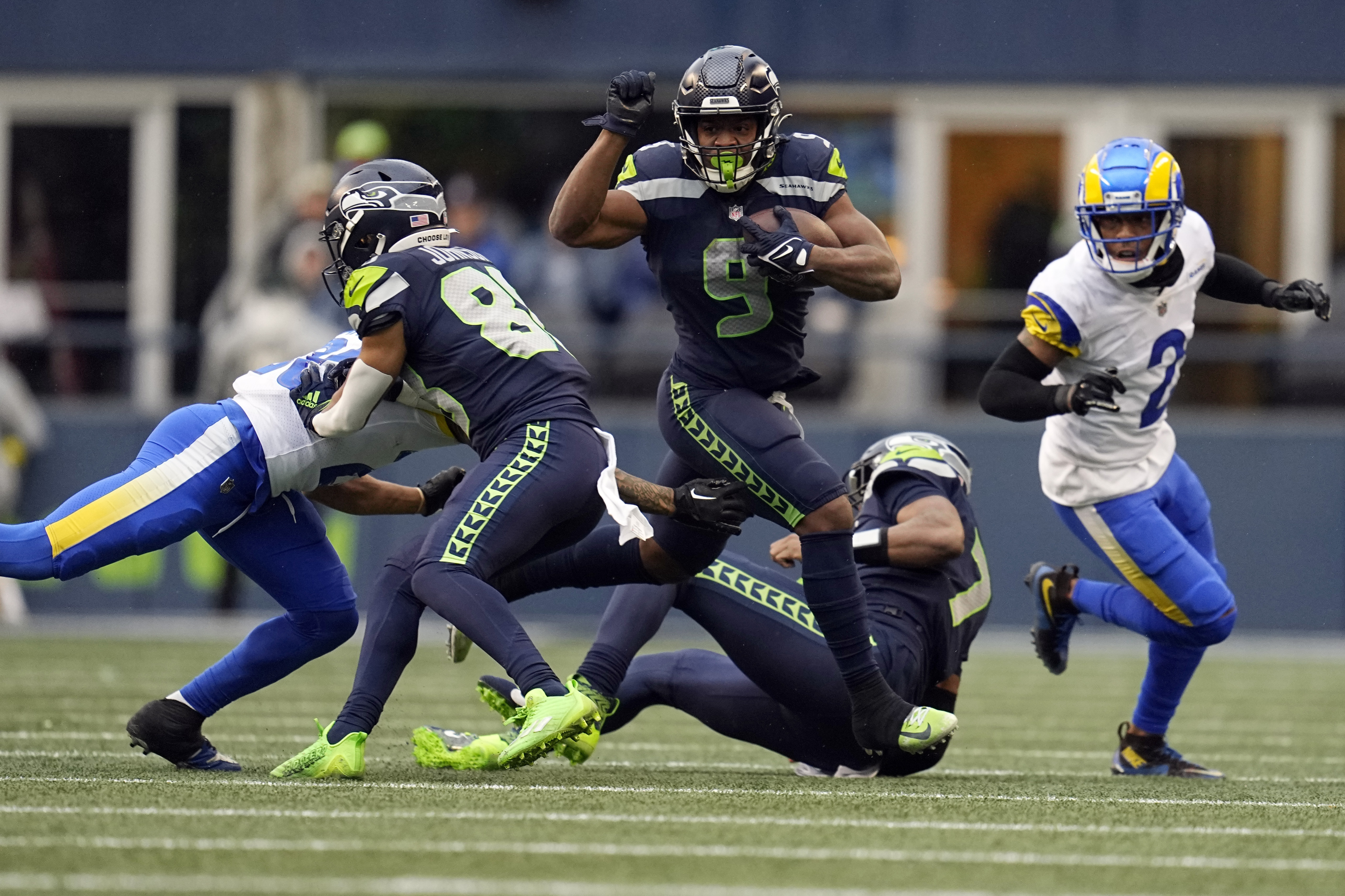 Seahawks keep postseason hopes alive, top Rams 19-16 in OT