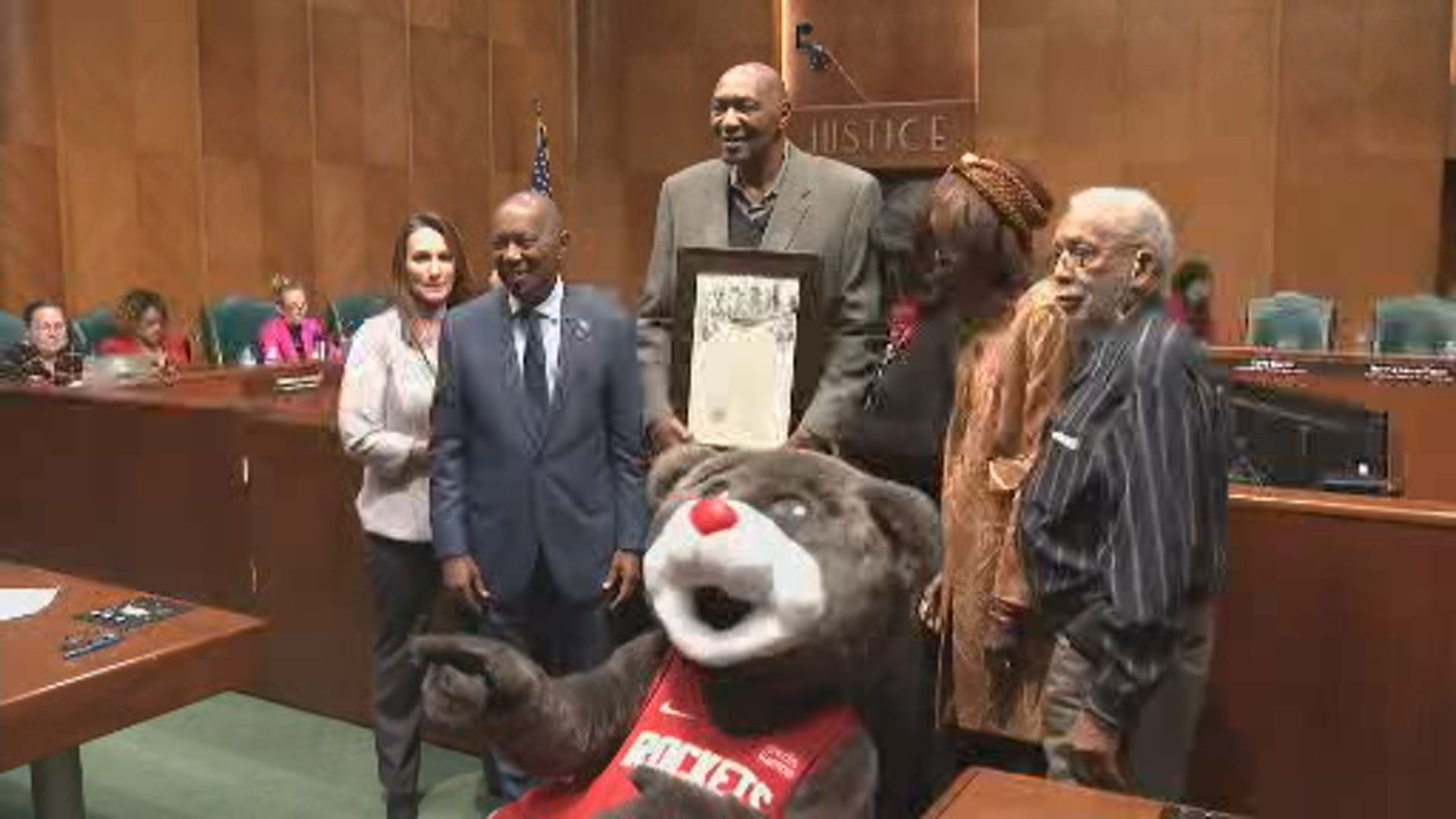 Rockets legend Elvin Hayes receives proclamation by Mayor Turner to honor  him on retirement of his jersey number on Nov. 18