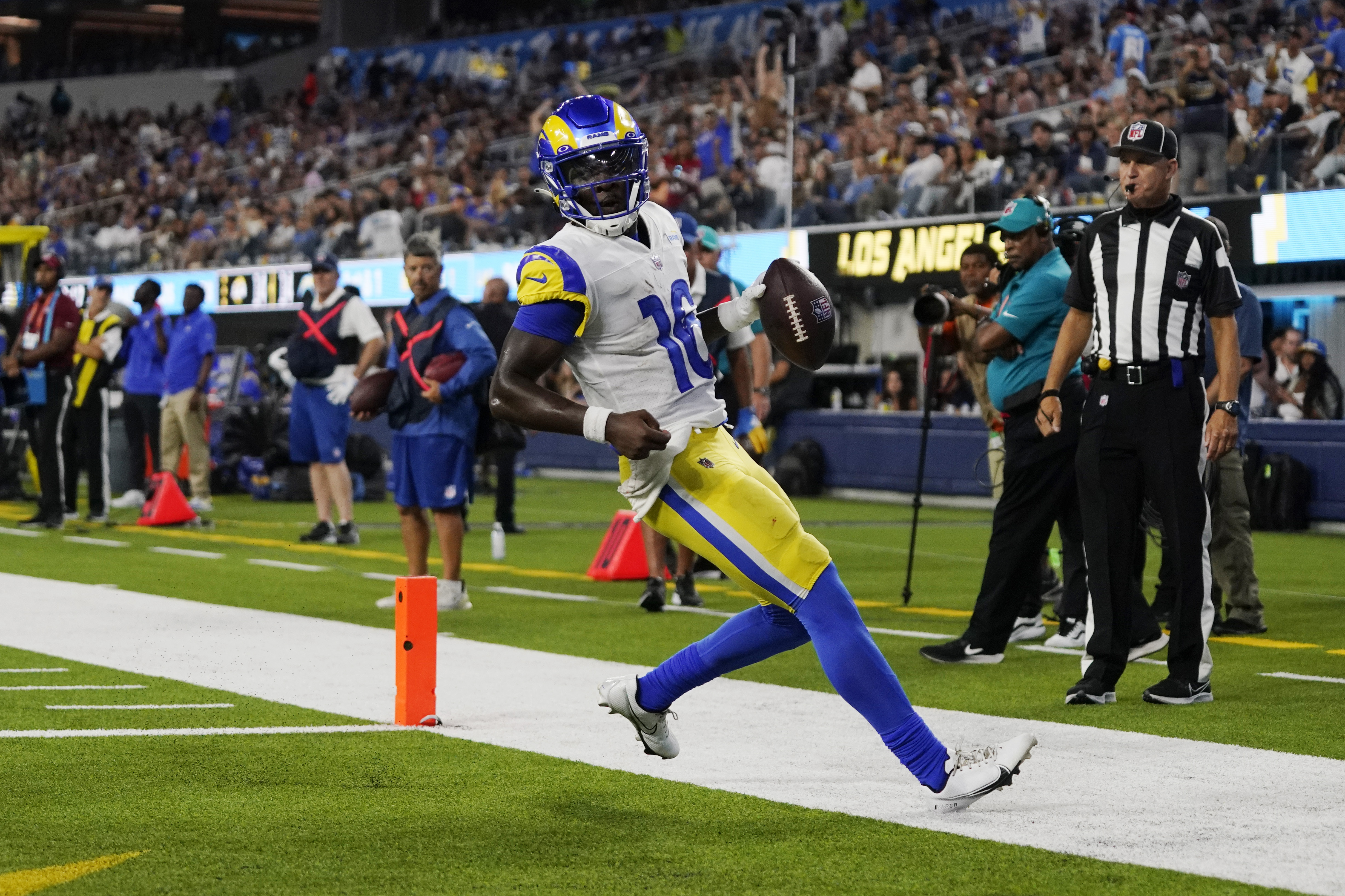 BEST PHOTOS: Rams quarterbacks throughout the 2021 season - Matthew Stafford,  John Wolford & Bryce Perkins