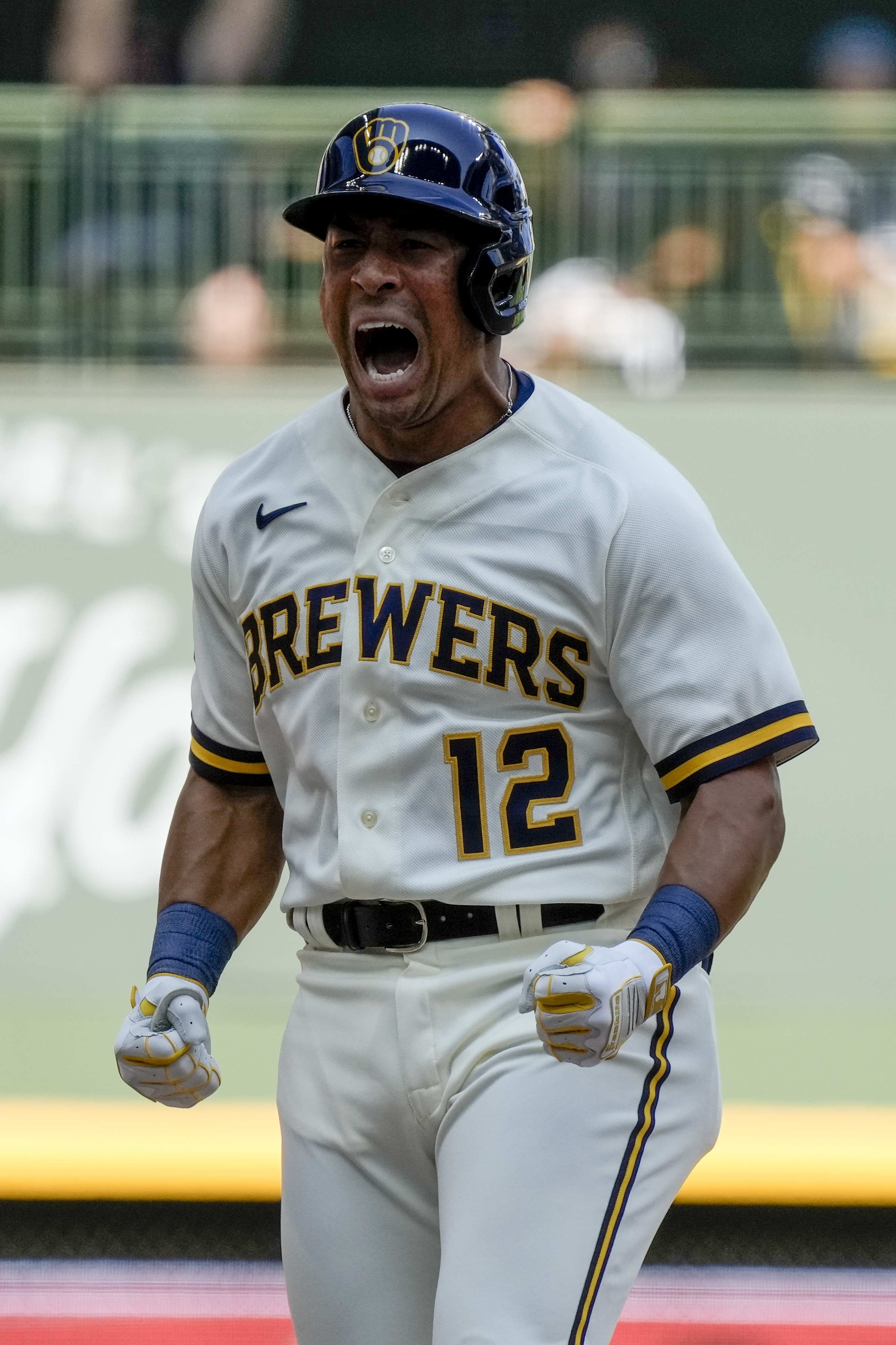 Jahmai Jones delivers 3-run double in 1st big league appearance since '21  in Brewers' win over Cubs