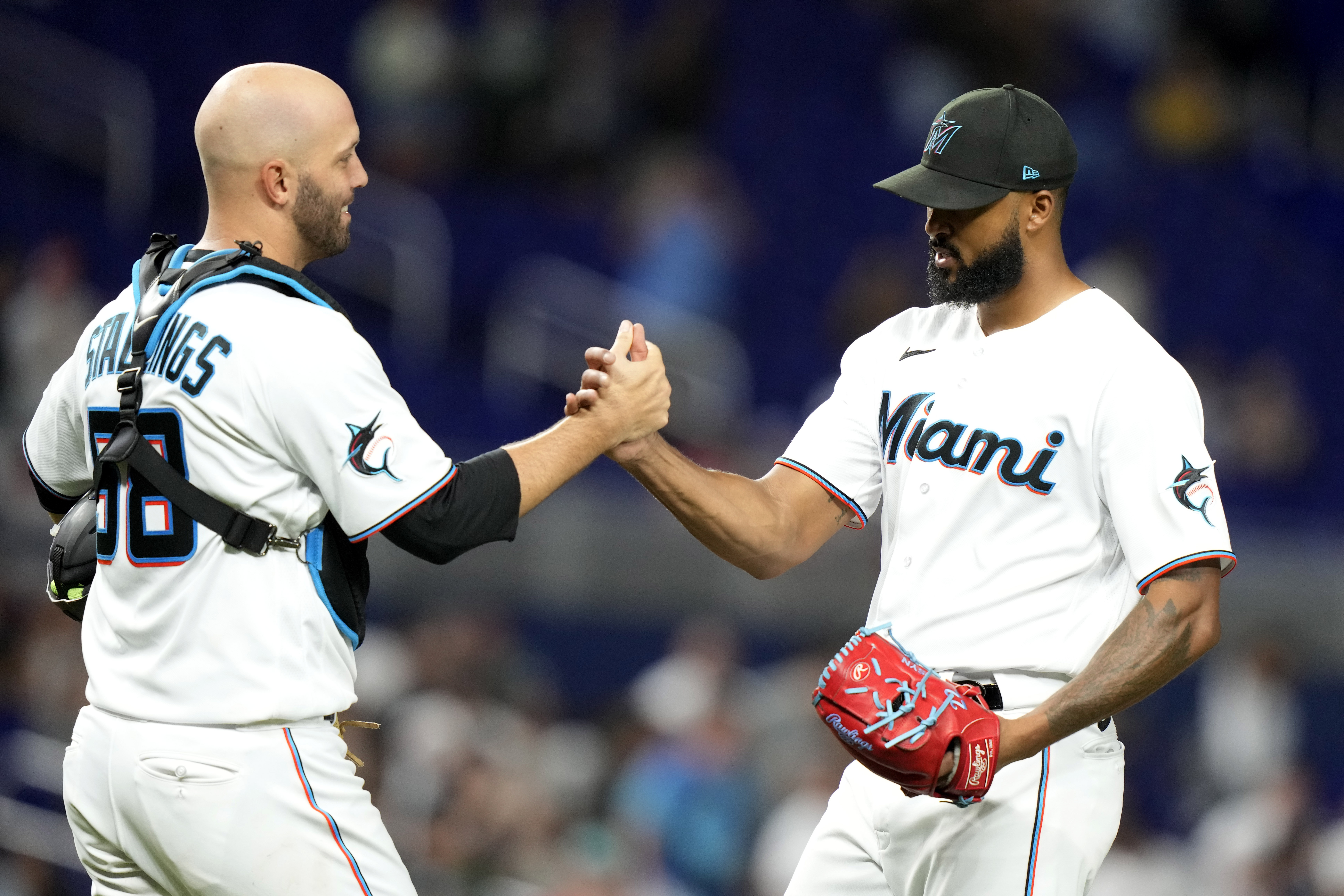 Four-run eighth wins game, series for Marlins against visiting Twins
