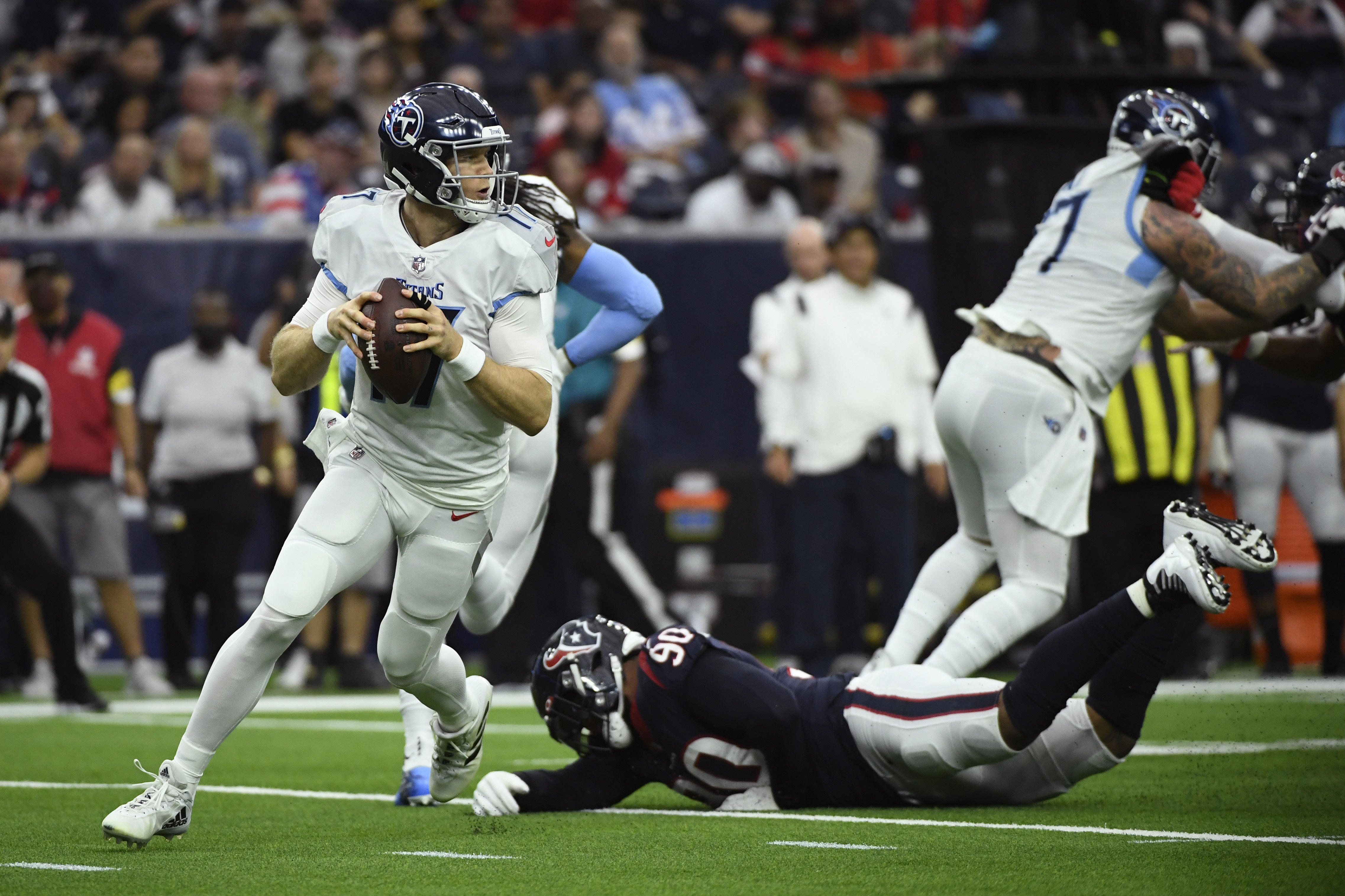 Tennessee Titans quarterback Steve McNair (9) throws before being