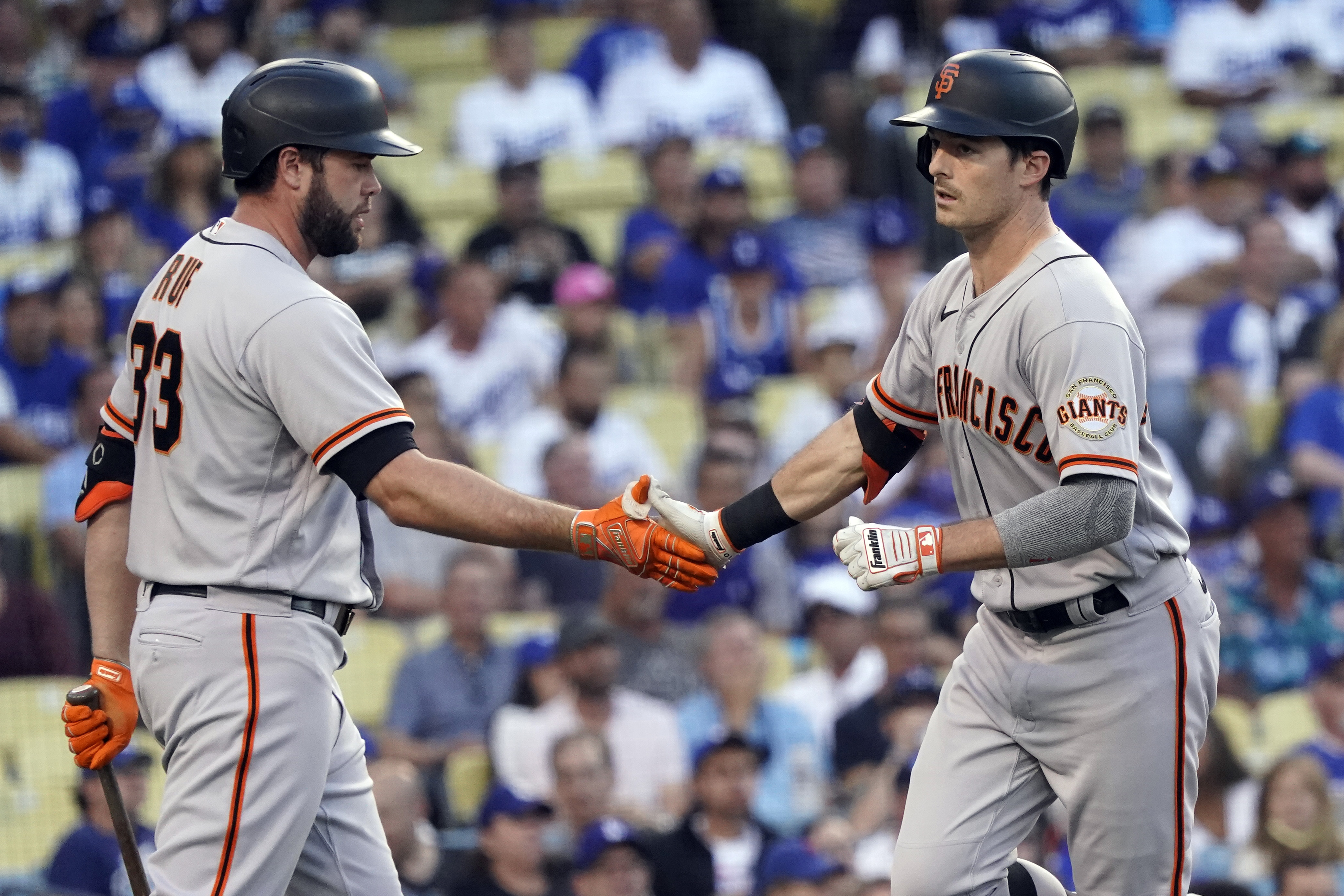 Flores' homer off Jansen in 9th rallies Giants past Dodgers –