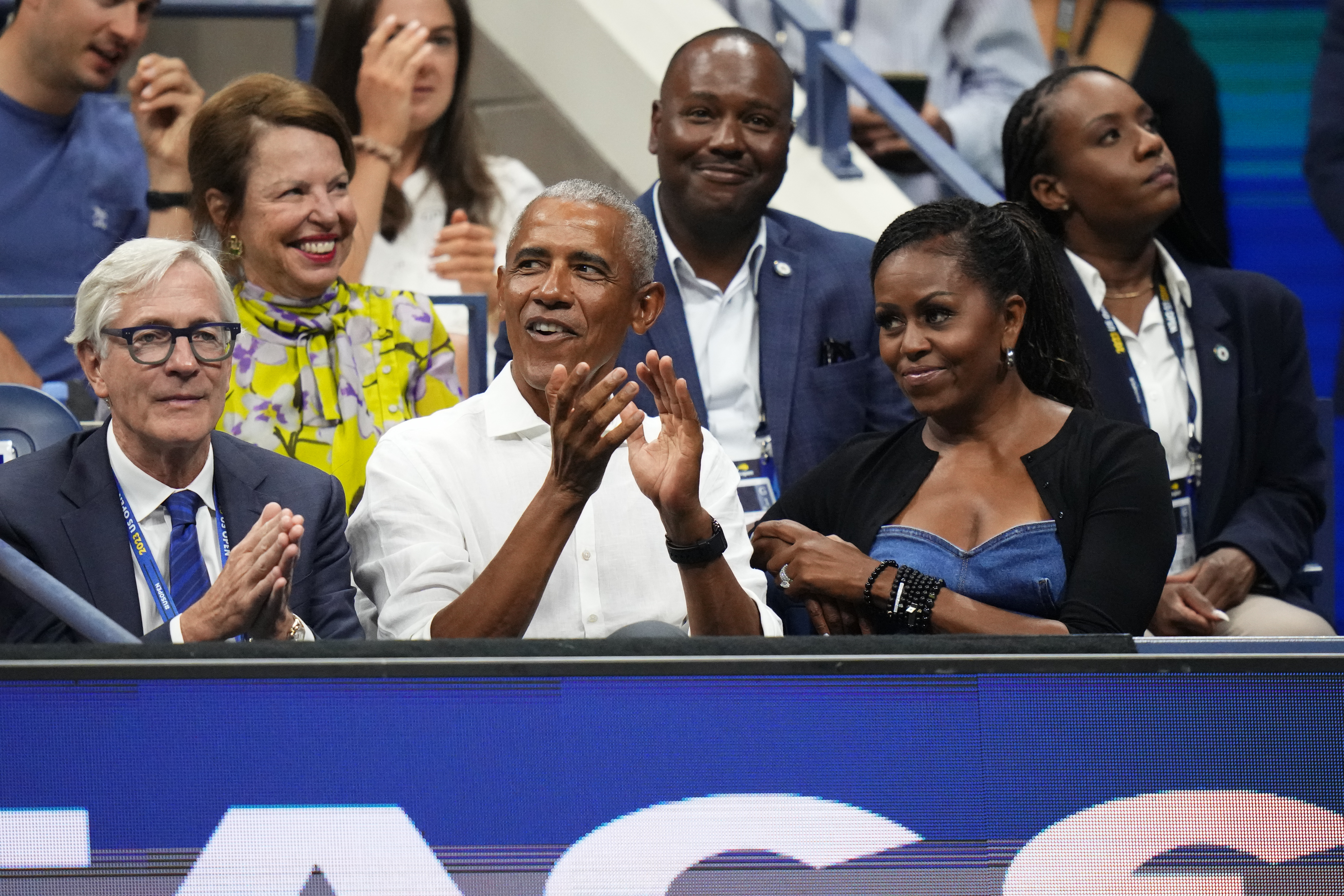 Obama gives '72 Dolphins their better-late-than-never honor