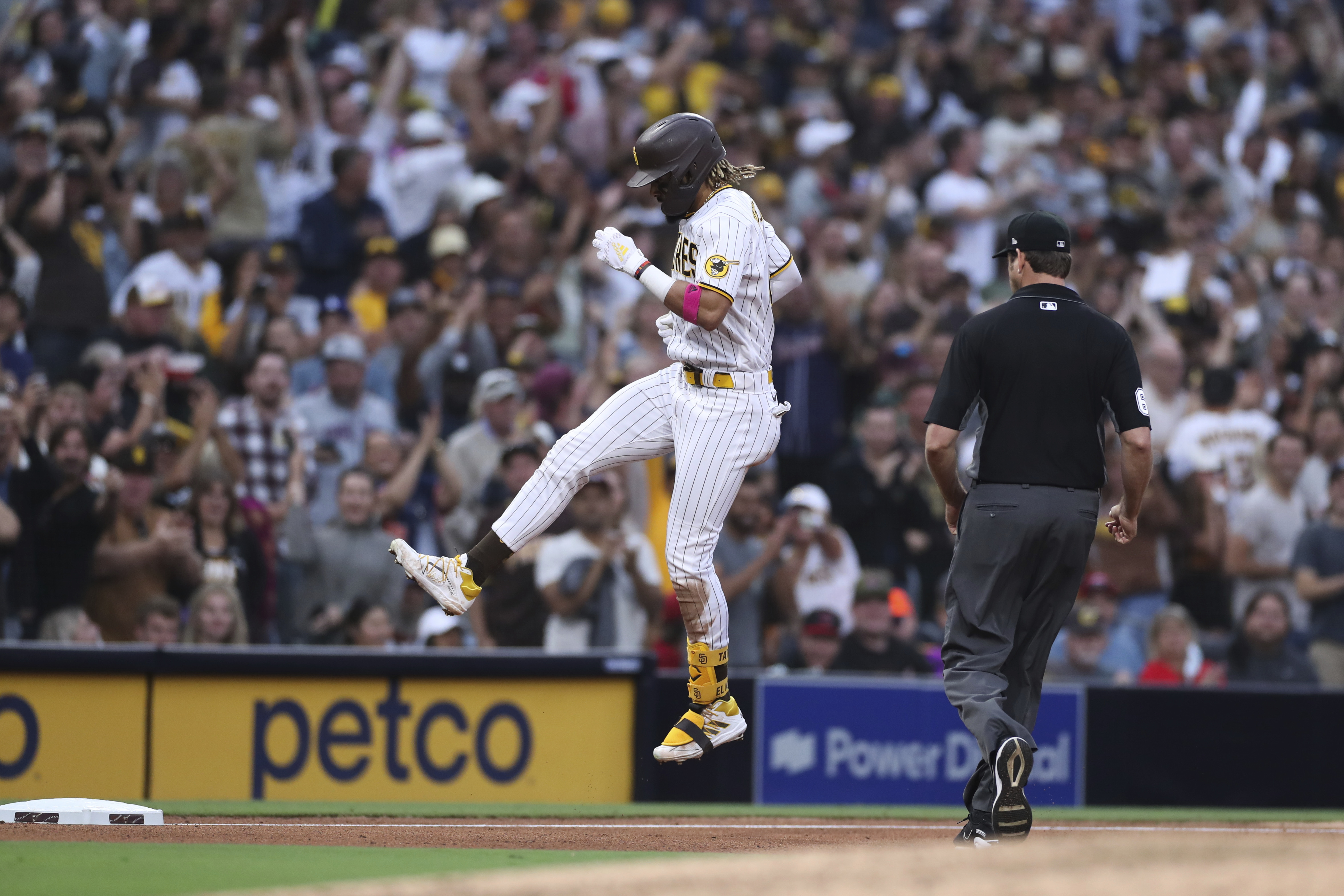 Tatis Jr. Electrifies Sellout Crowd With a Throw For the Ages to