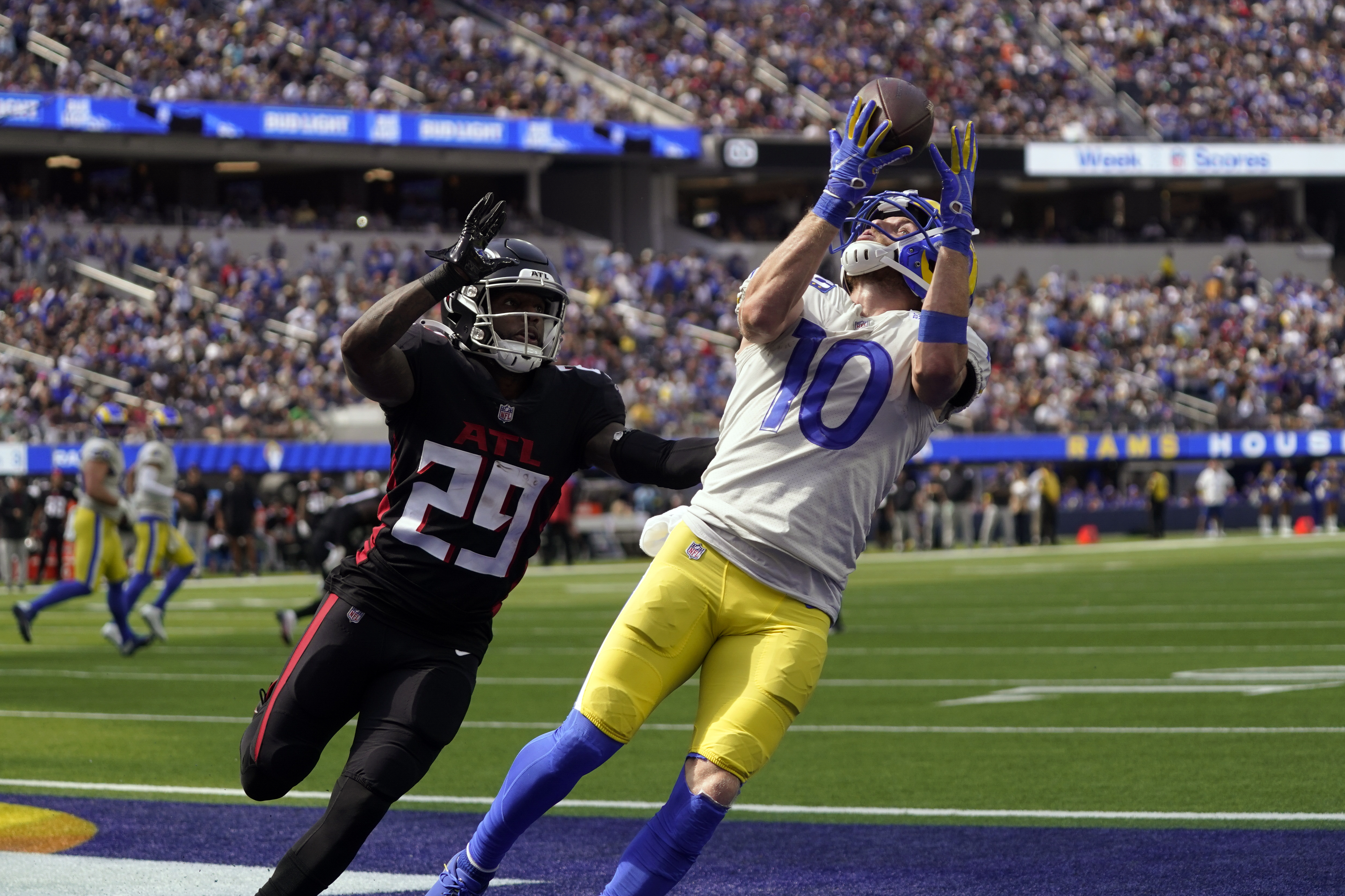 INGLEWOOD, CA - SEPTEMBER 18: Los Angeles Rams Wide Receiver Cooper Kupp  (10) runs his route during an NFL game between the Atlanta Falcons and the  Los Angeles Rams on September 18