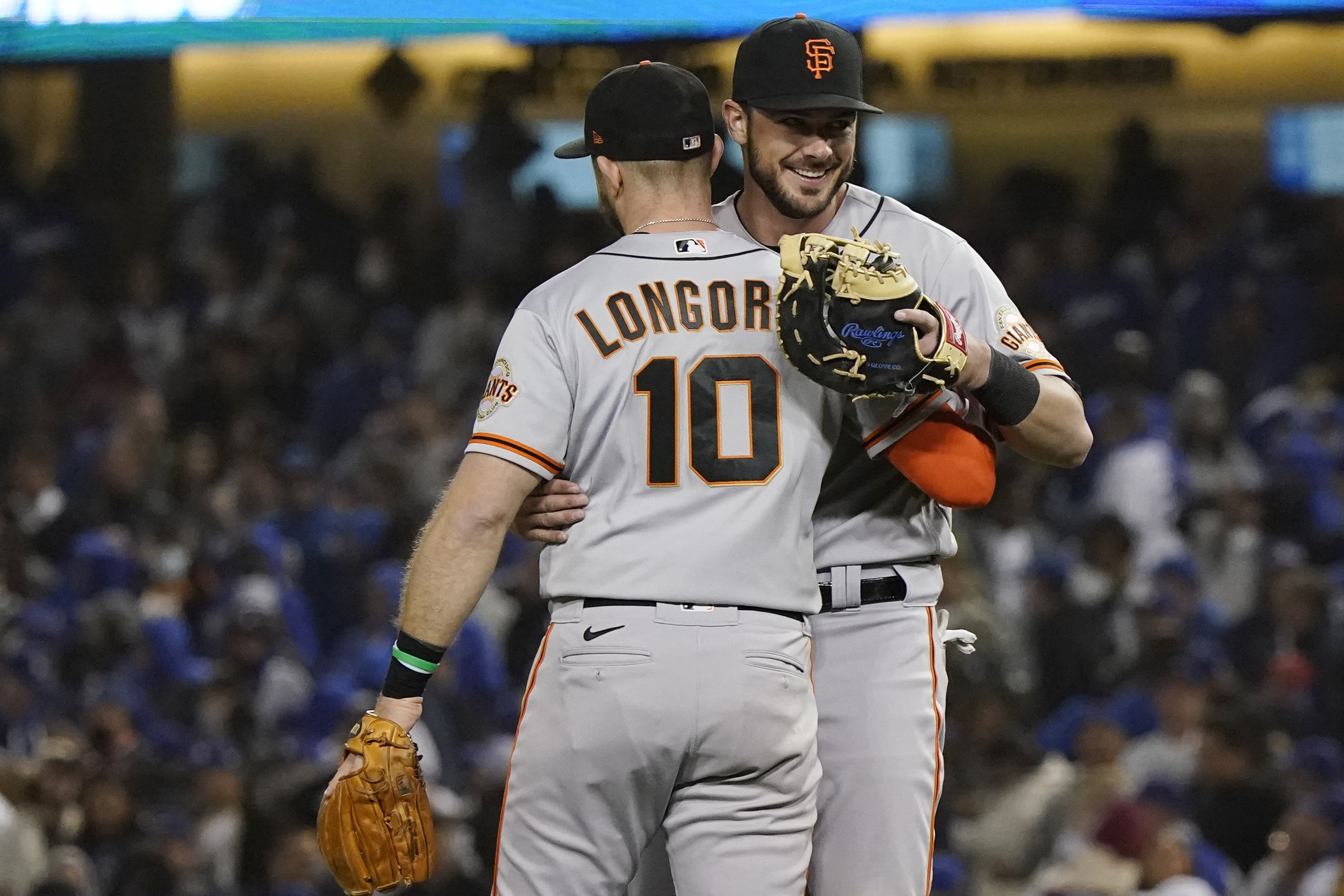 Brandon Crawford showed off his wheels and his glove with two crazy running  catches