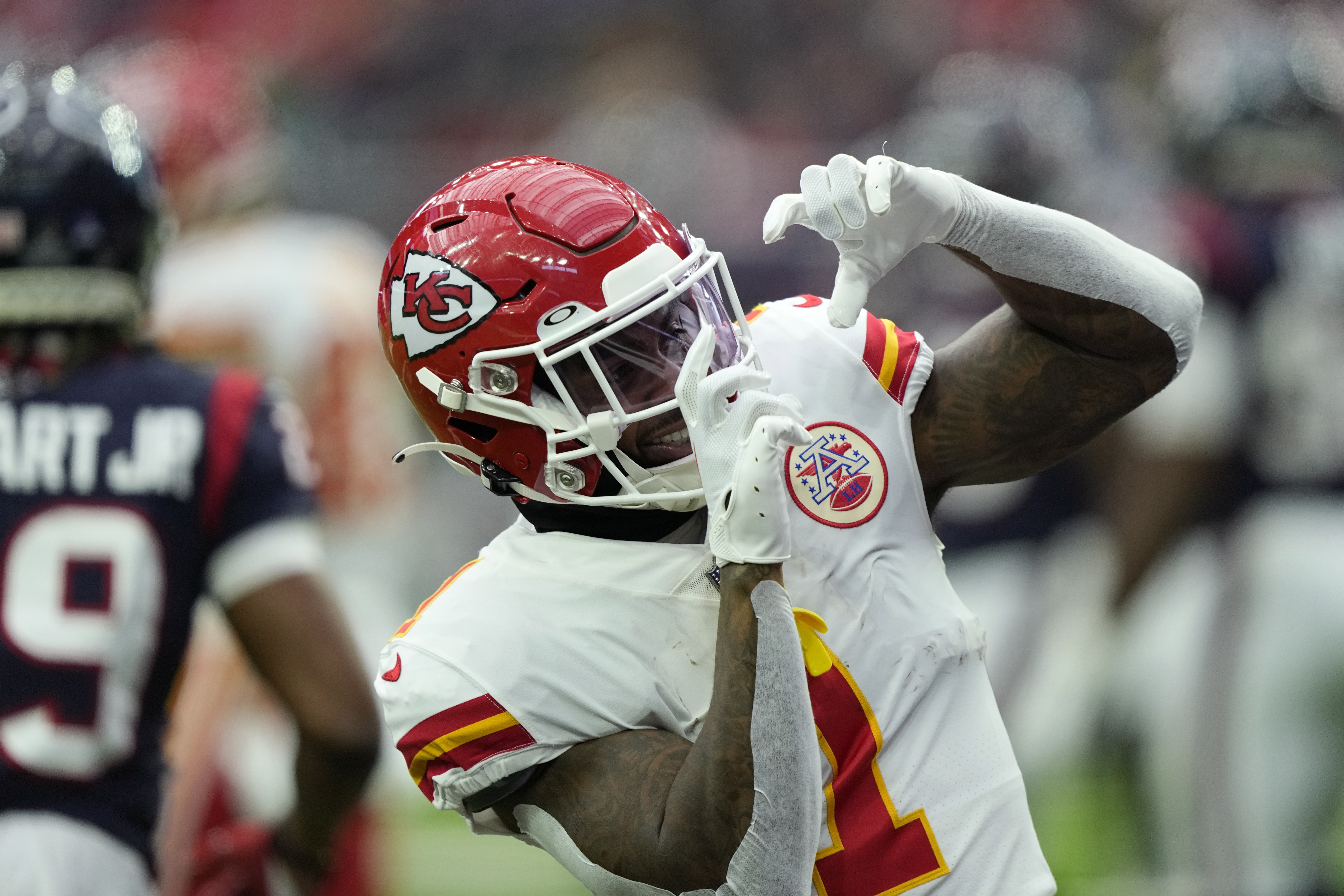 McKinnon's 26-yard run in OT lifts Chiefs over Texans 30-24 - The