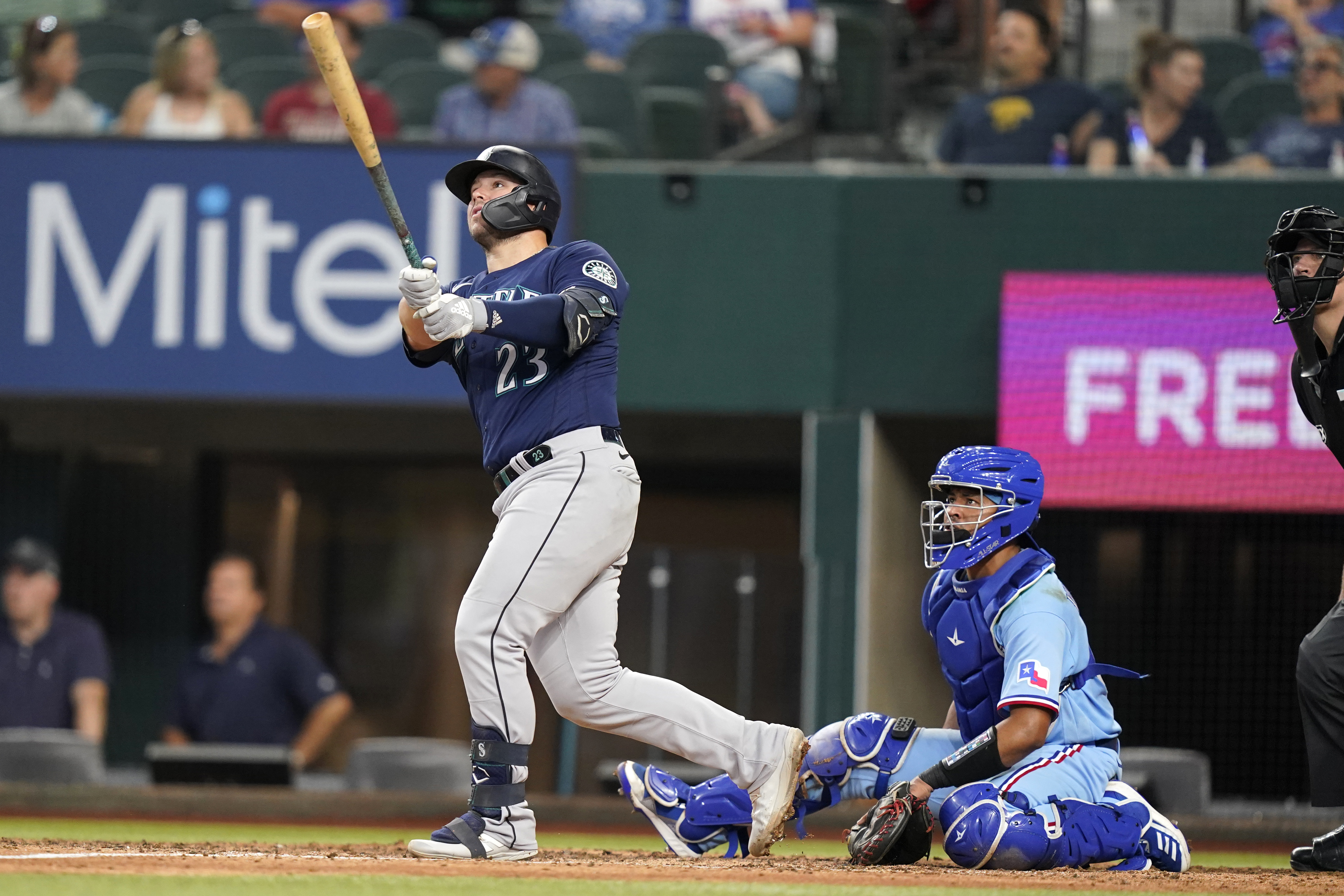 Flexen flexes again at home, Mariners beat Angels 2-0