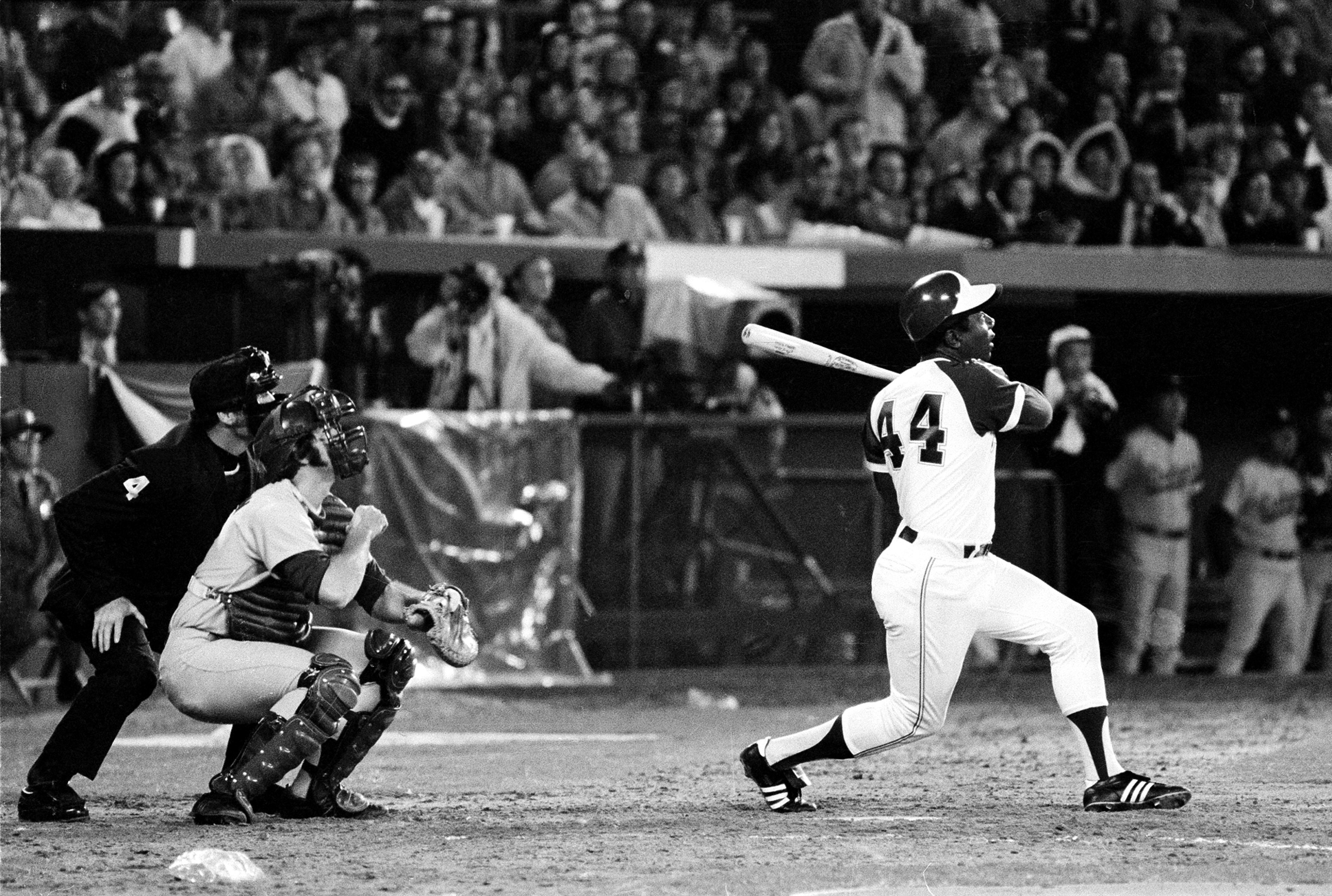 Hank Aaron, Baseball's Home Run King Who Defied Racism, Dies at 86