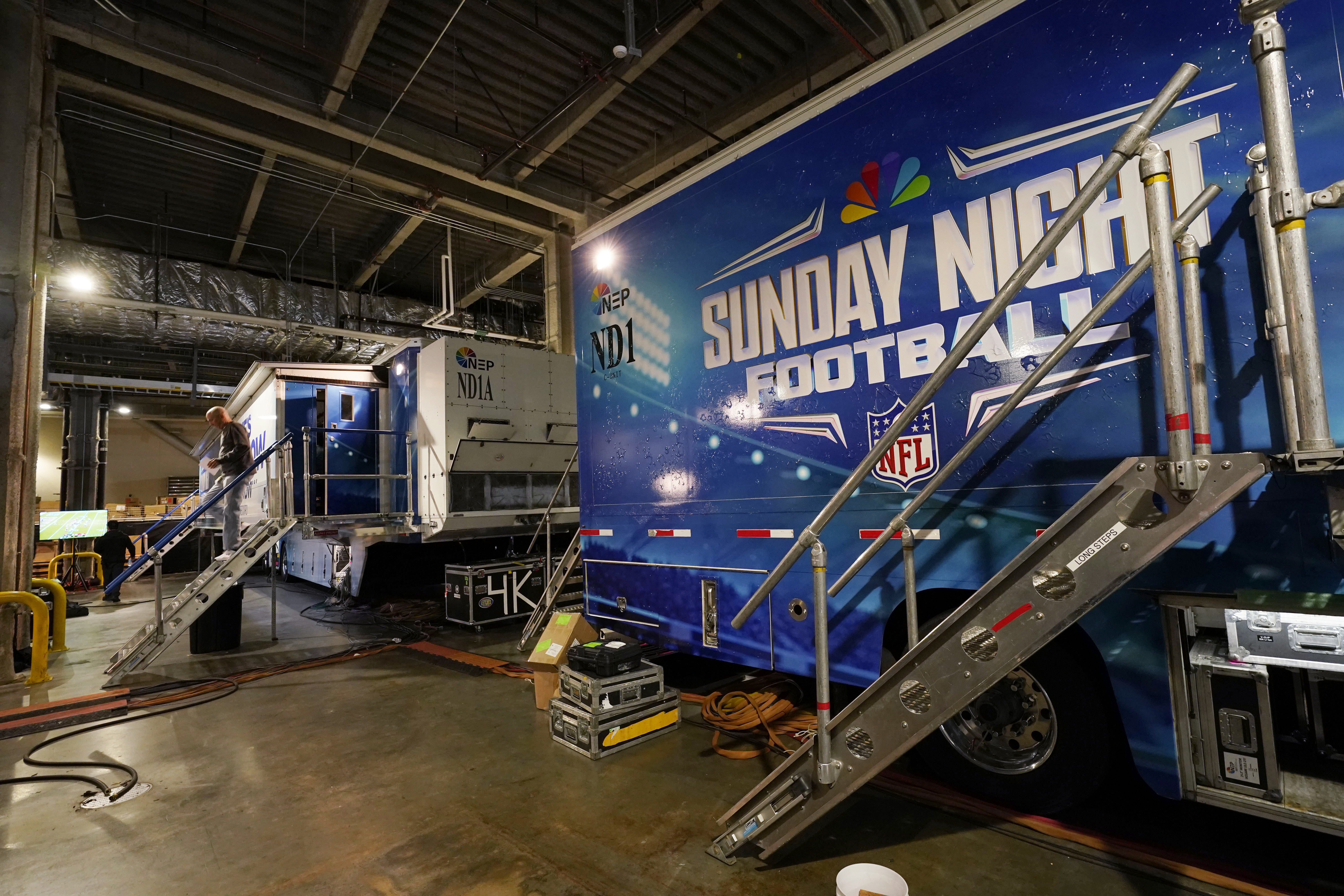 Sunday Night Football's mobile grill to feed medical staff at